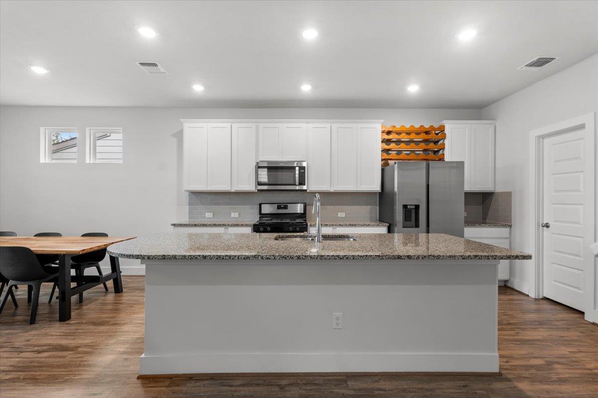 7106 Silver Star LN — photo 4