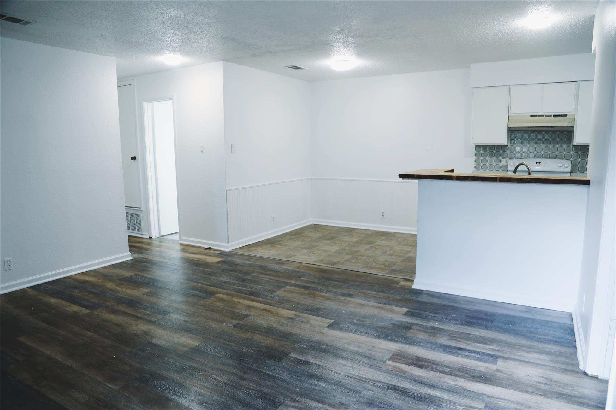 9906 Hundred Oaks CIR #B — photo 3