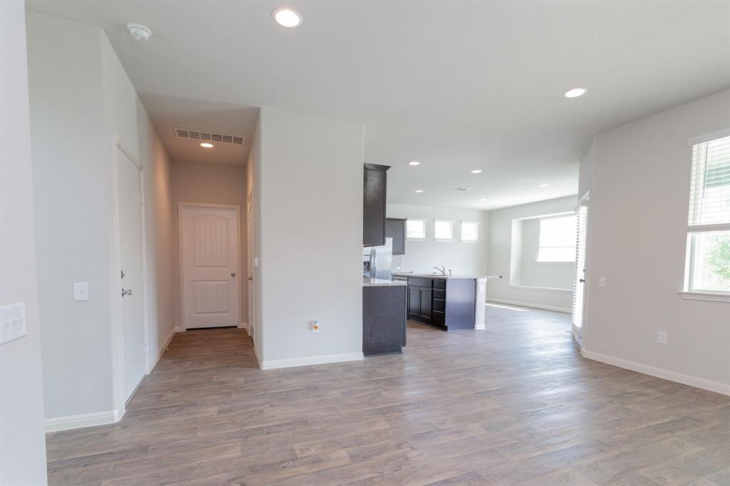 14614 Frankel LOOP — photo 3