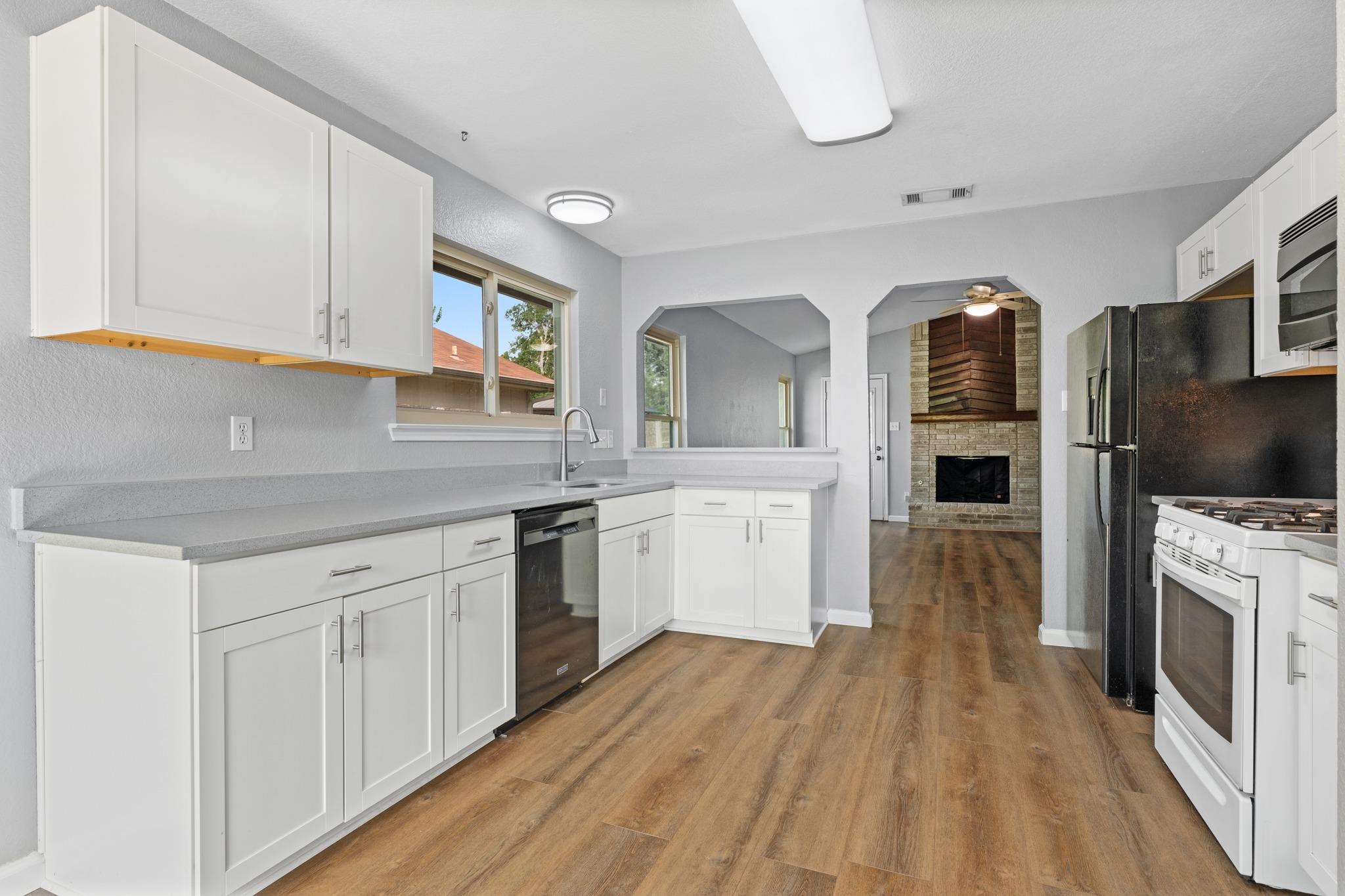 16308 Parkway DR — photo 3