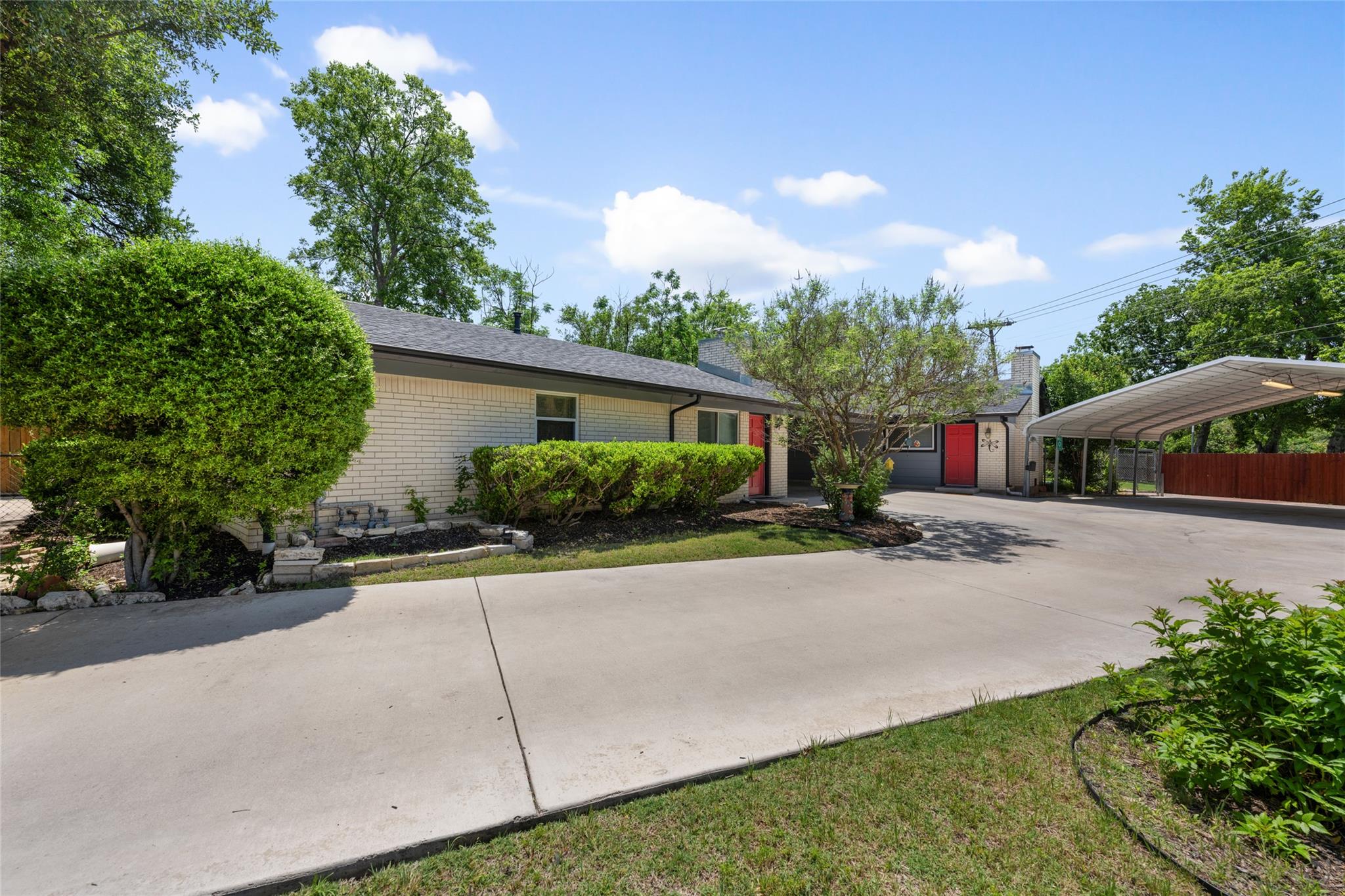 8500 Woodstone Dr — photo 3