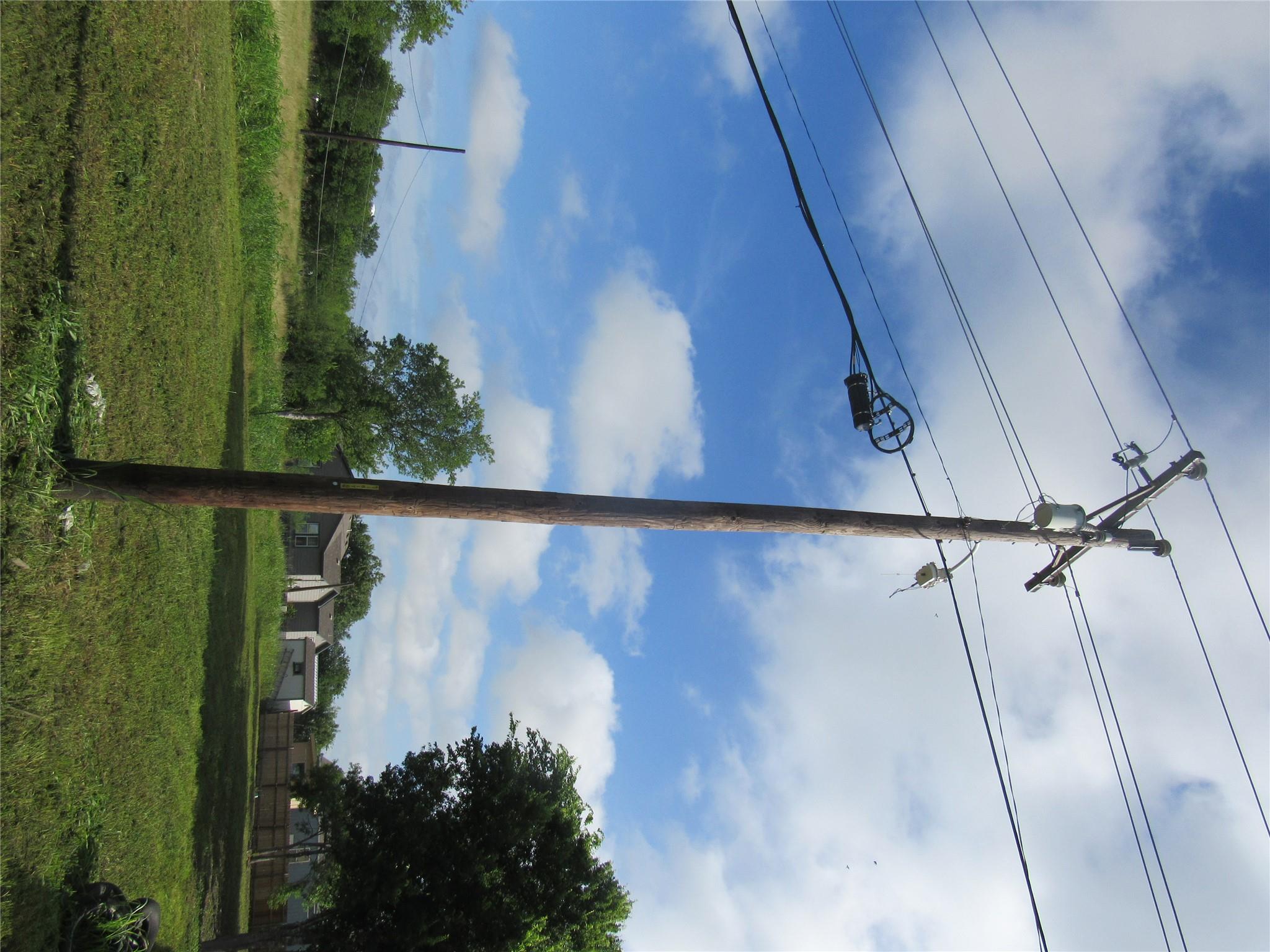 500 Arnold DR — photo 3