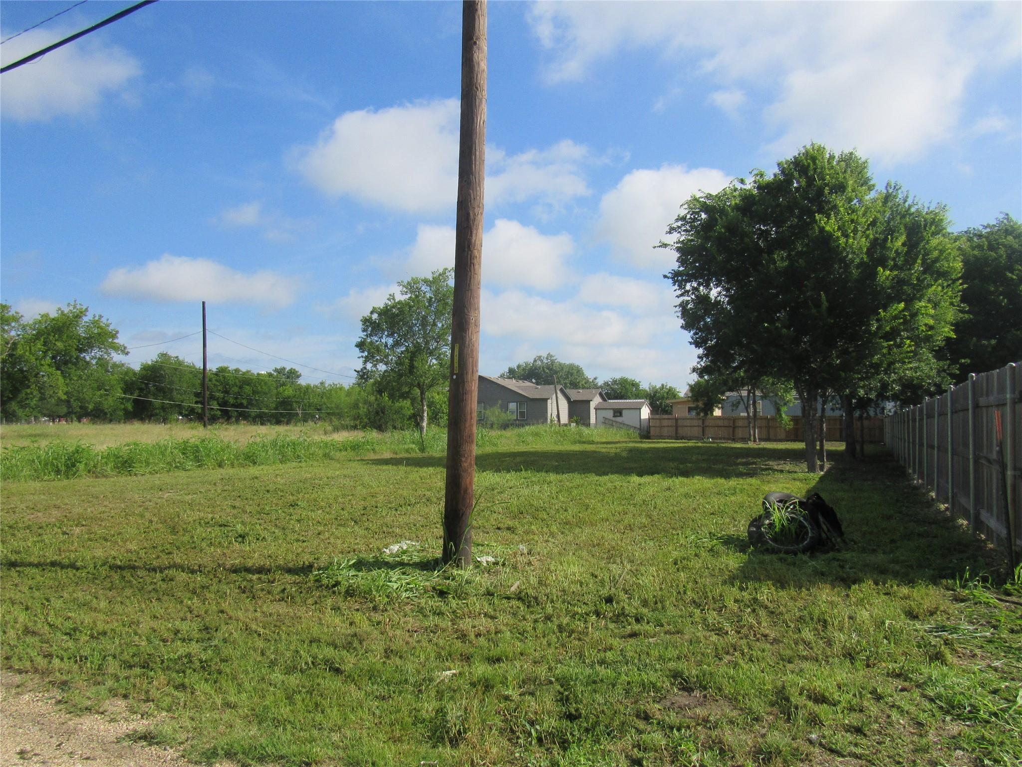 500 Arnold DR — photo 4