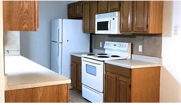 7001 Oak Meadow CIR #B — photo 4