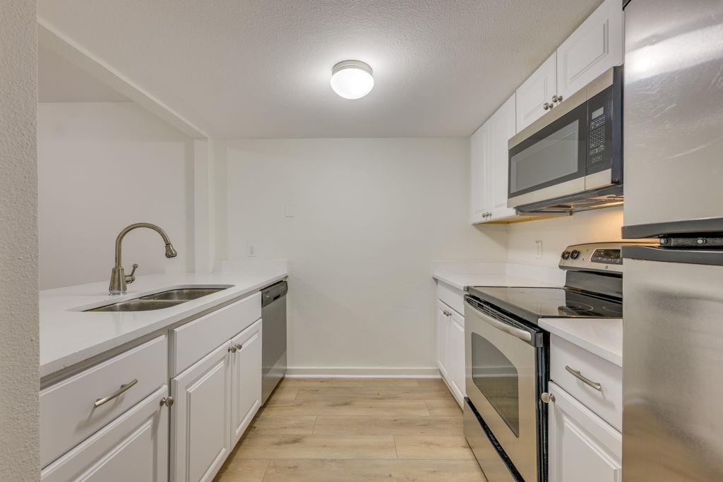 1208 Hollow Creek #105 — photo 4