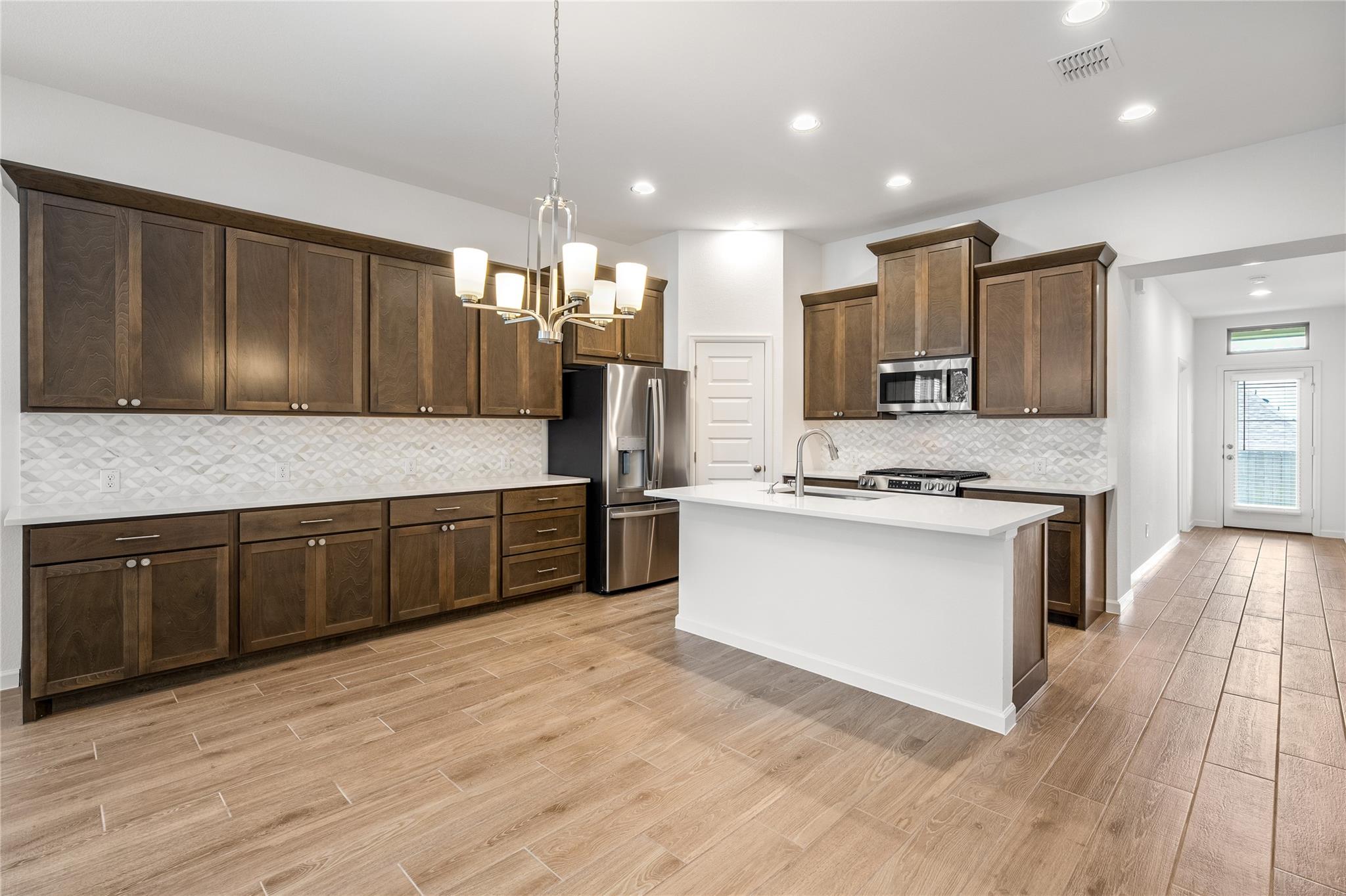 186 Blackborrow DR — photo 4