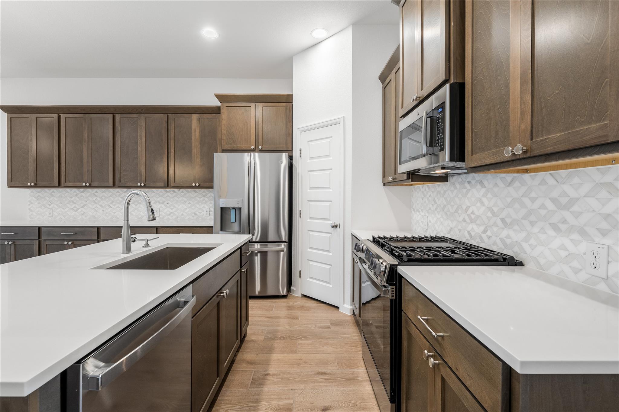 186 Blackborrow DR — photo 5