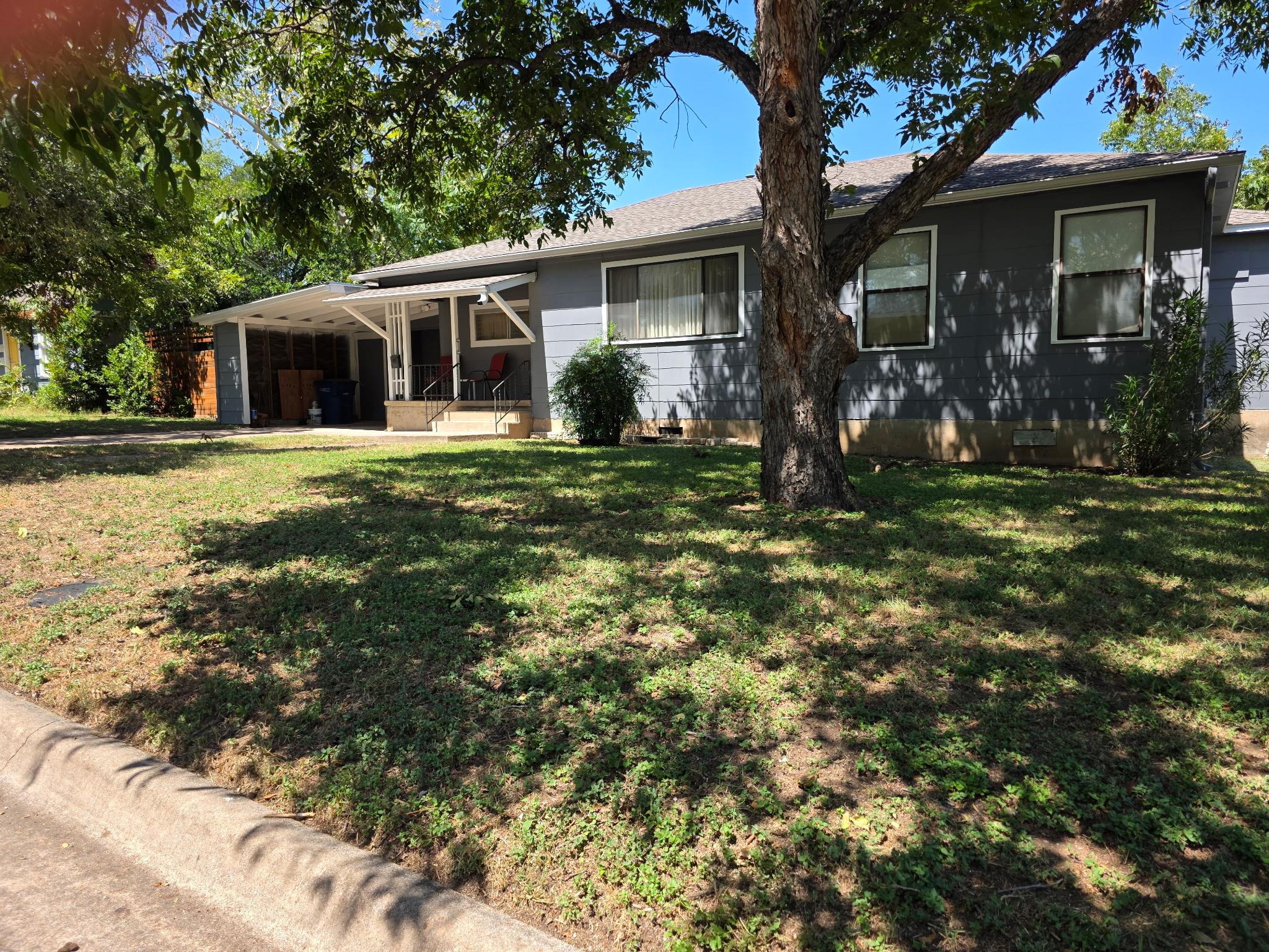 1028 Ellingson LN — photo 3