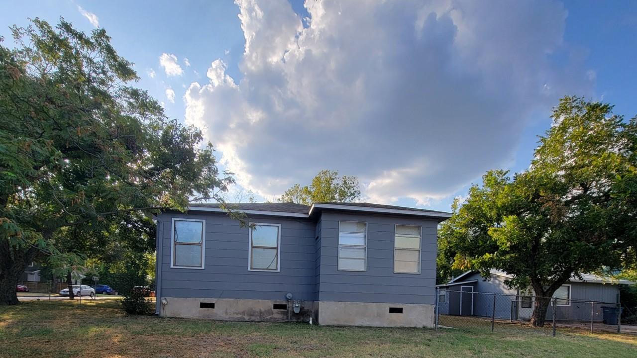 1028 Ellingson LN — photo 5