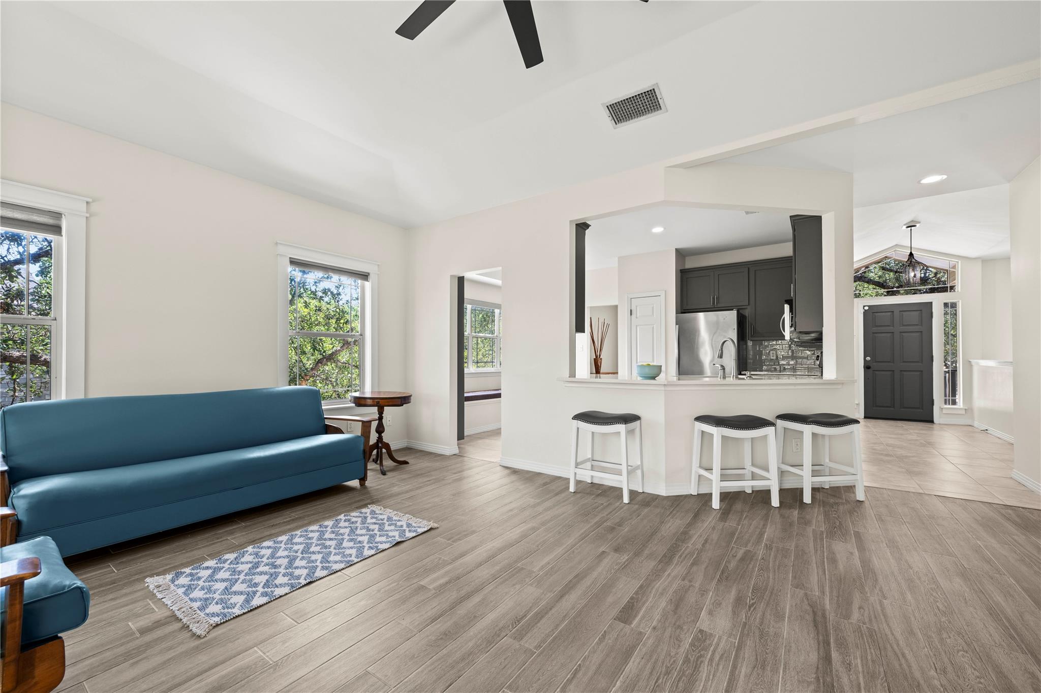 415 Hazeltine DR — photo 4