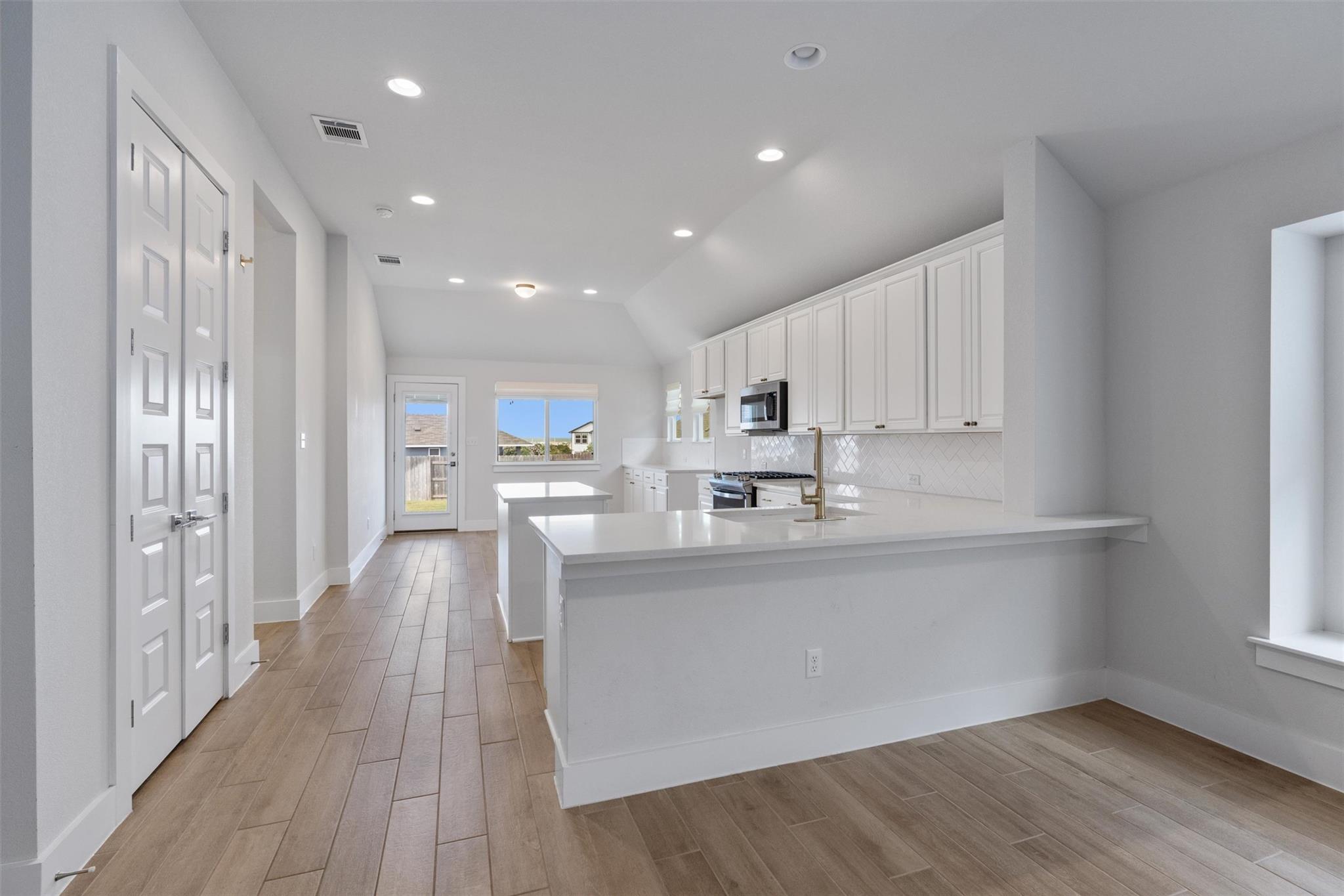 101 Broken Oak DR — photo 5