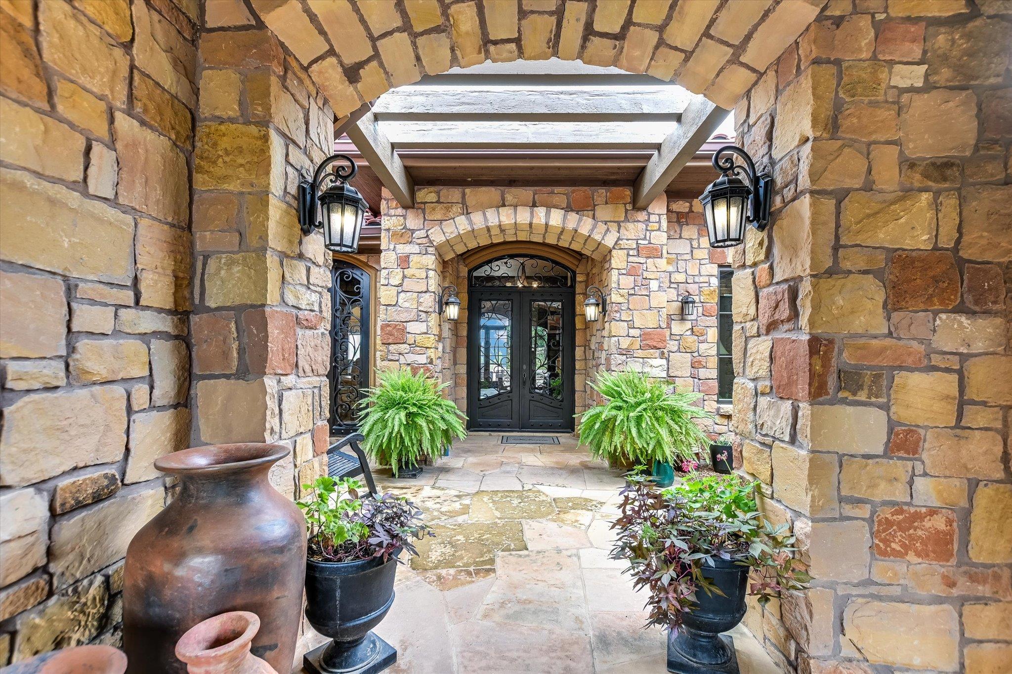 481 Chimney Cove DR — photo 4