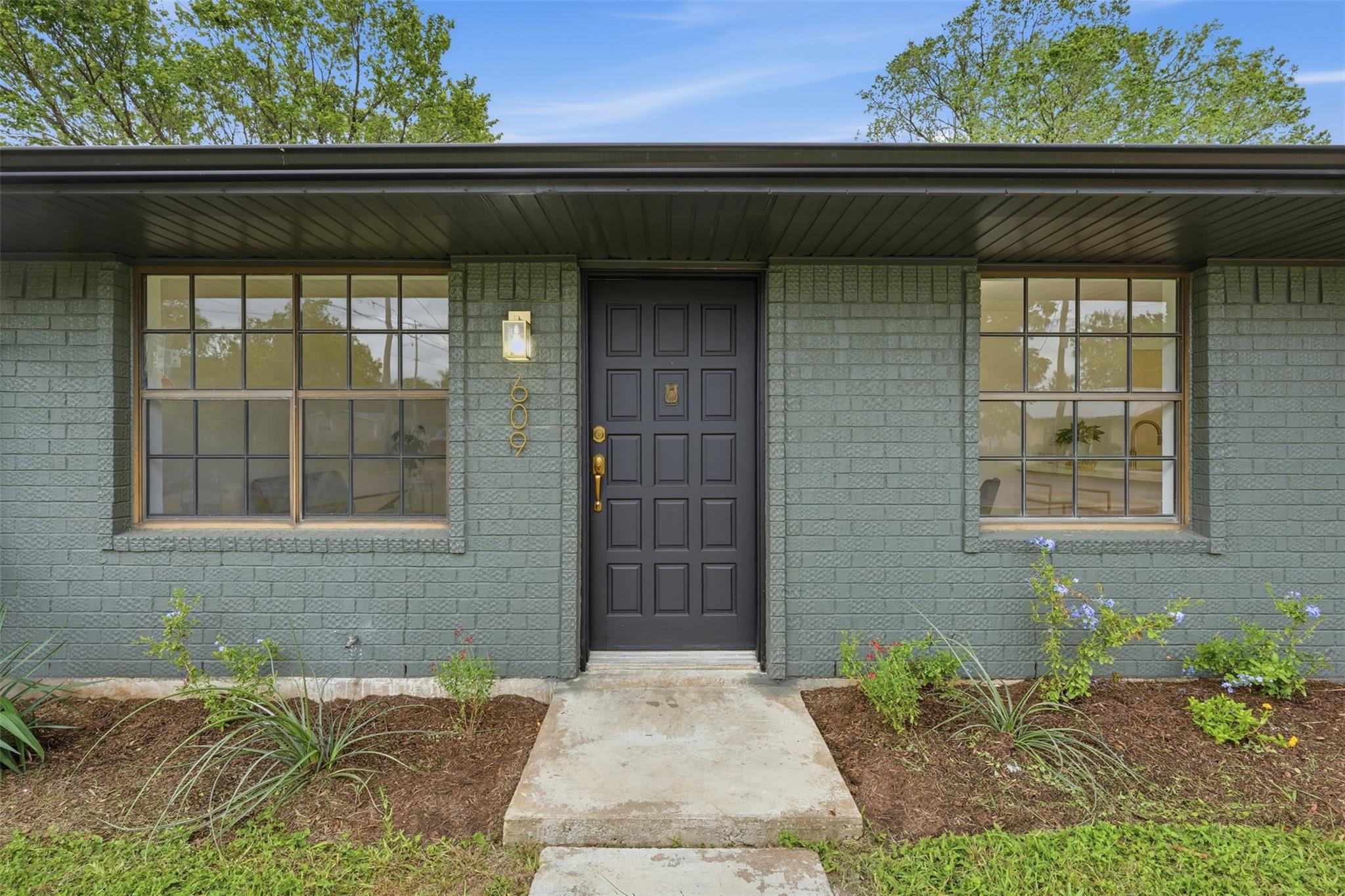 609 Magnolia ST — photo 3