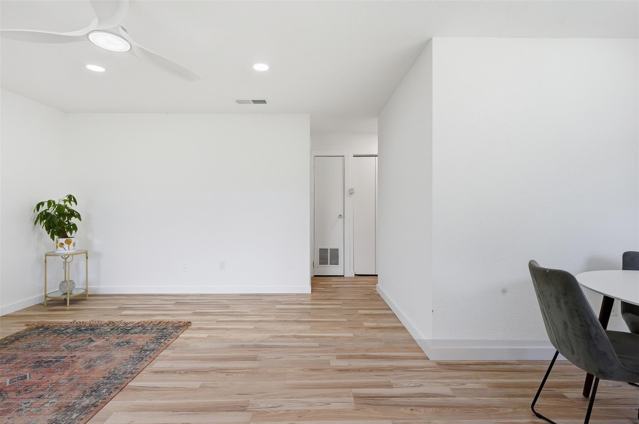 609 Magnolia ST — photo 4