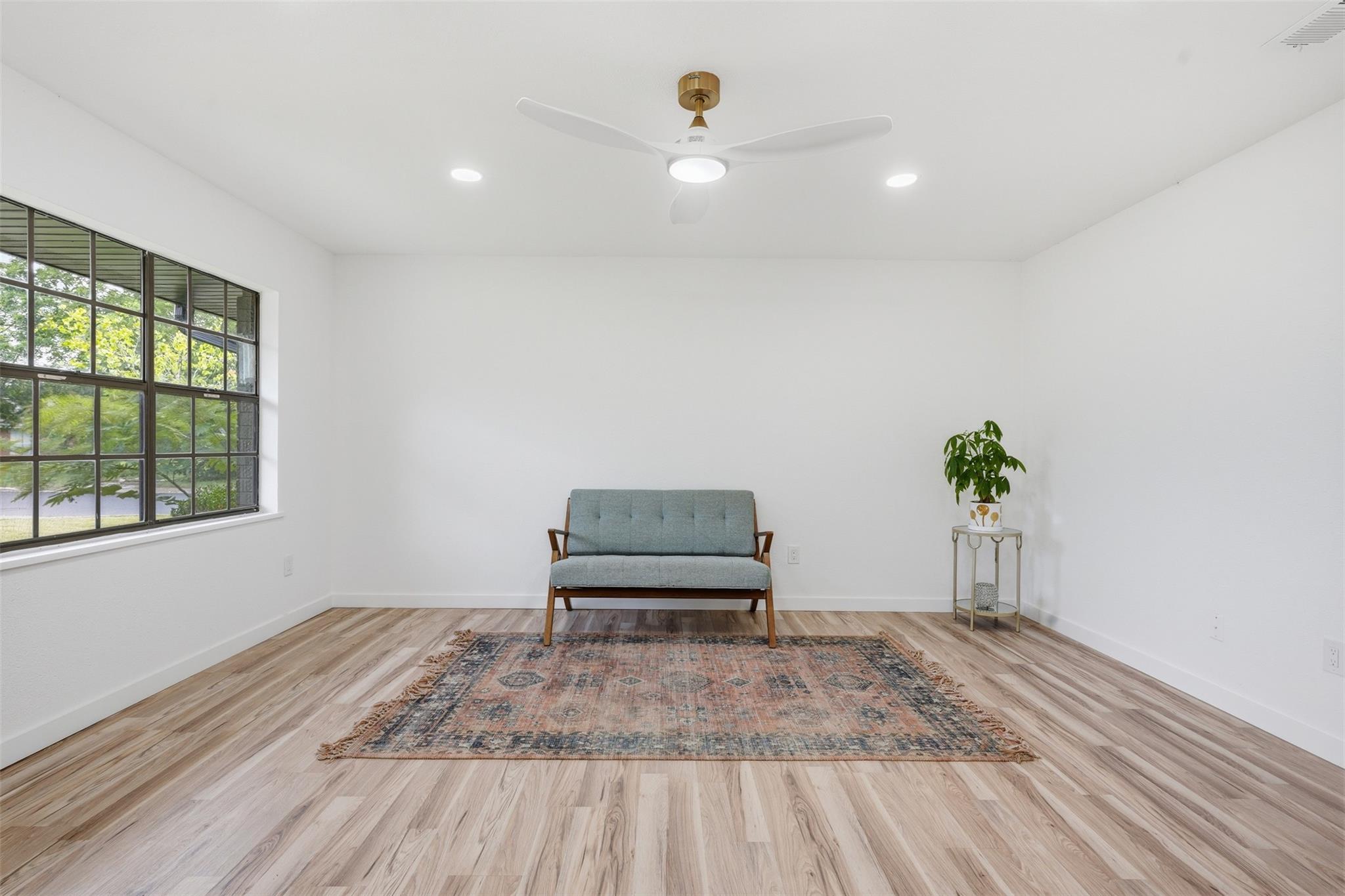 609 Magnolia ST — photo 5
