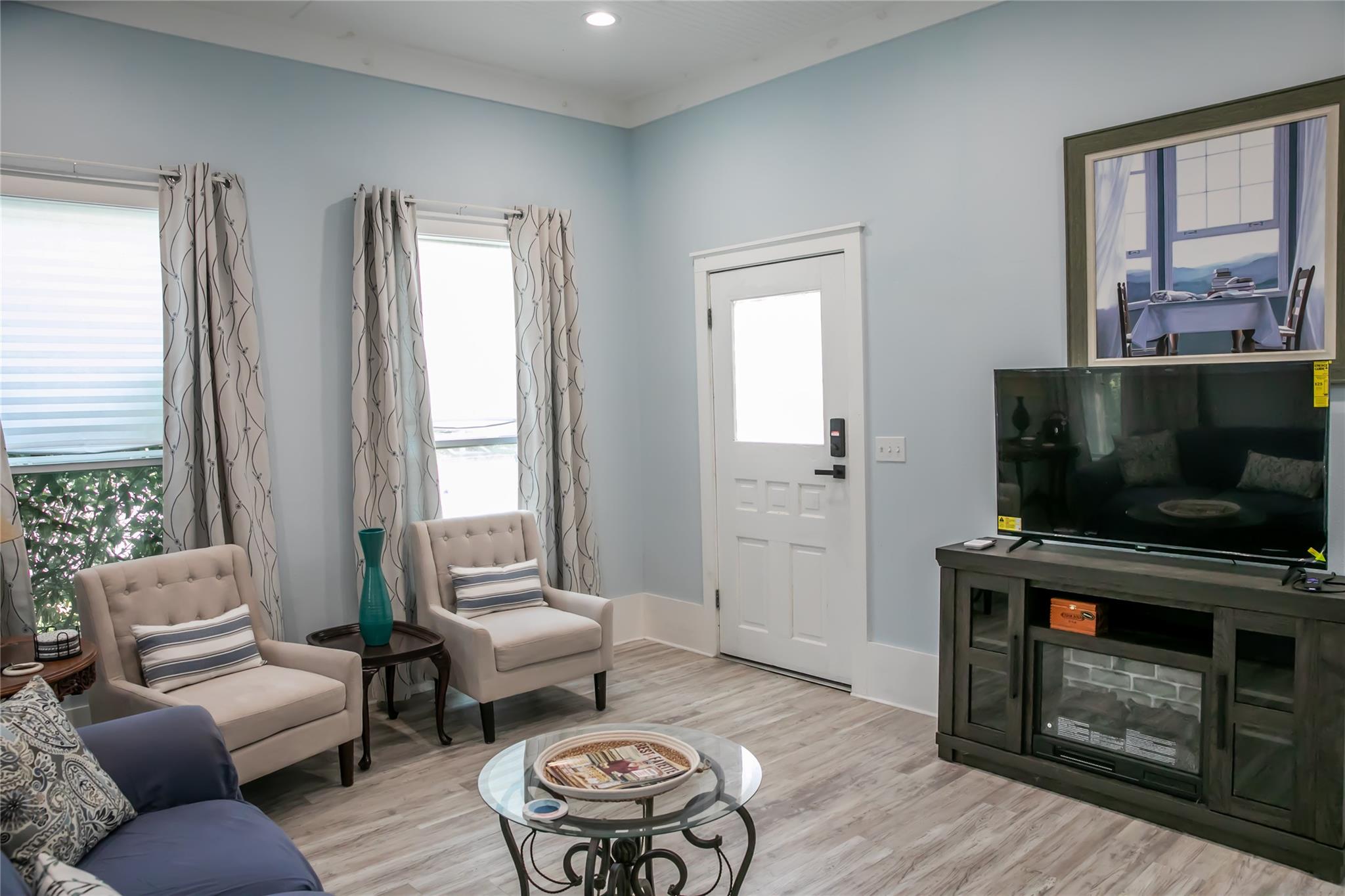 637 Washington ST — photo 4