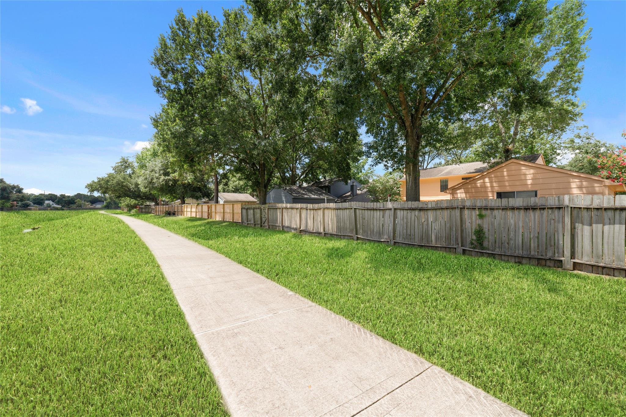 8406 Pine Falls DR — photo 5
