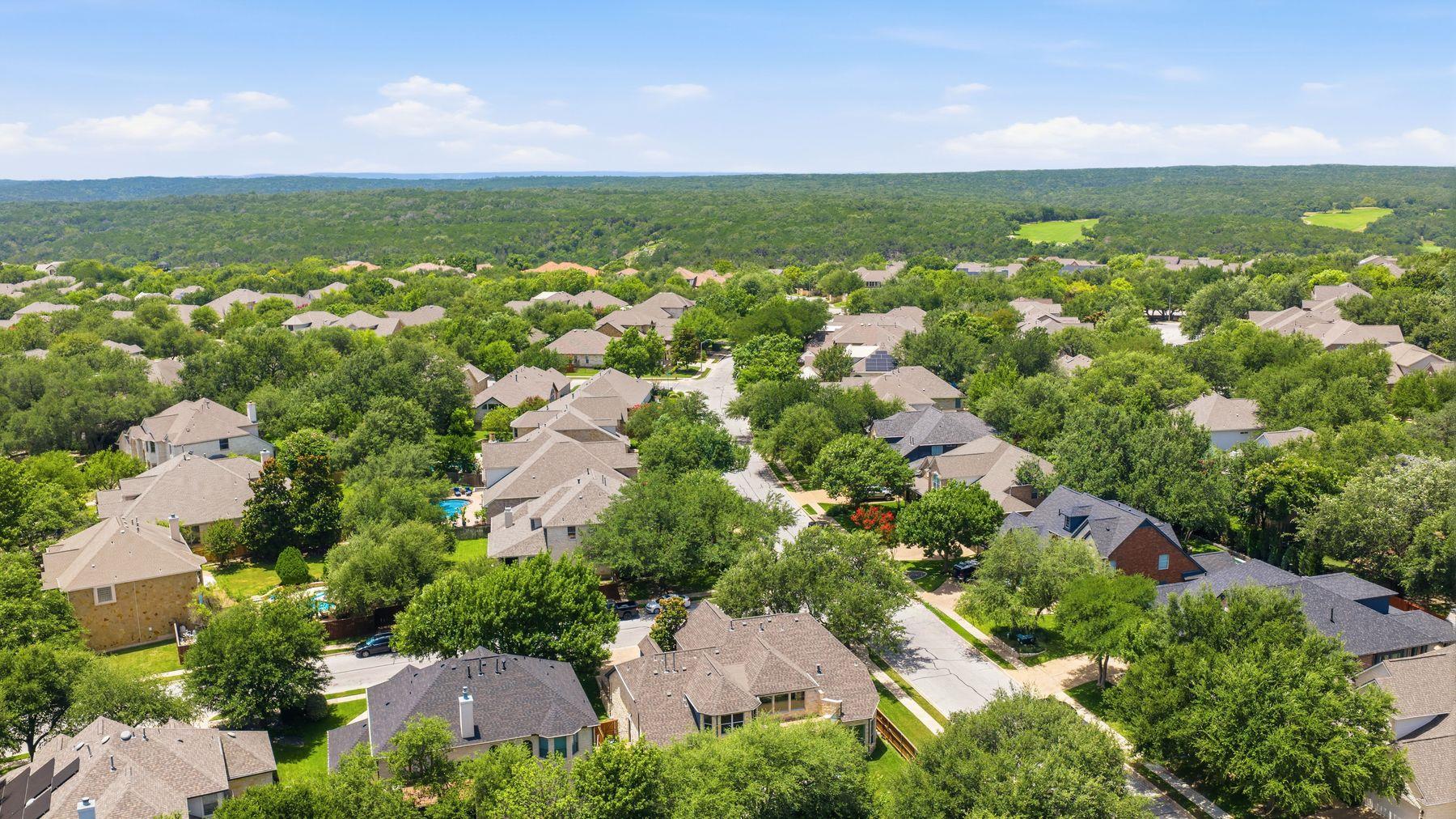 2700 Lothian DR — photo 5