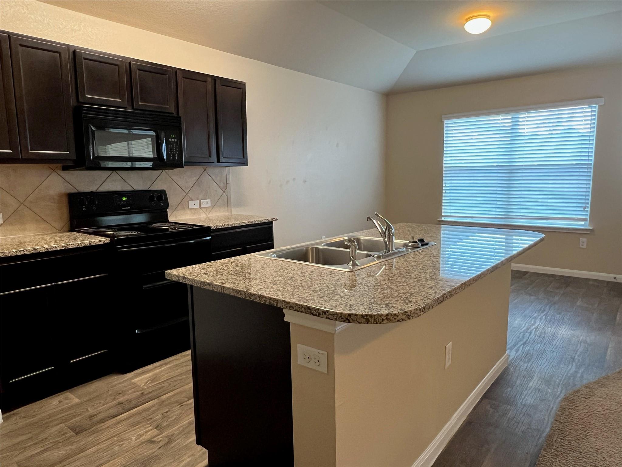 119 Acadia CV — photo 3