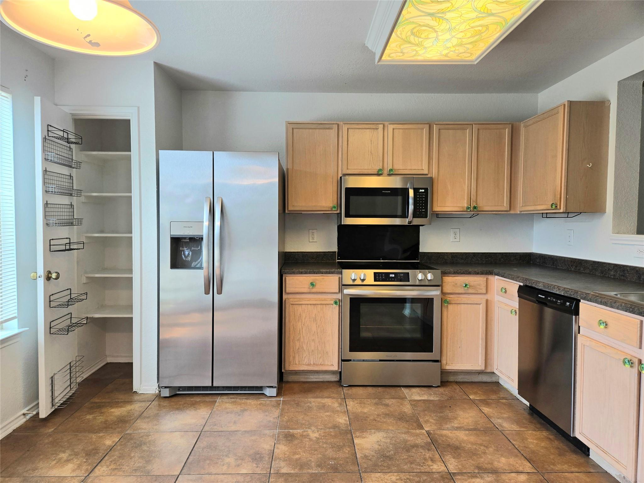 161 Beech DR — photo 4
