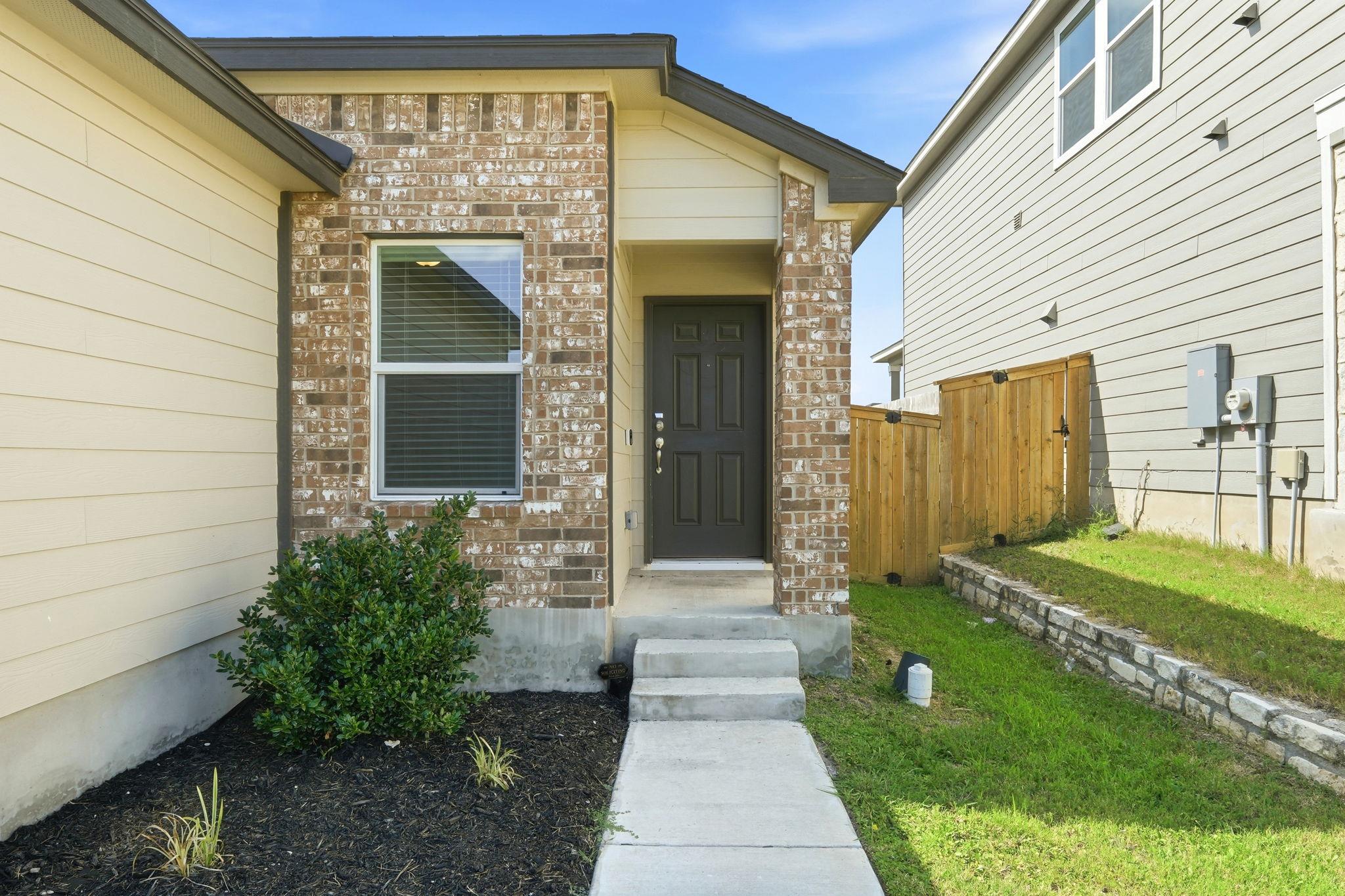 220 Lucky Texan RD — photo 3