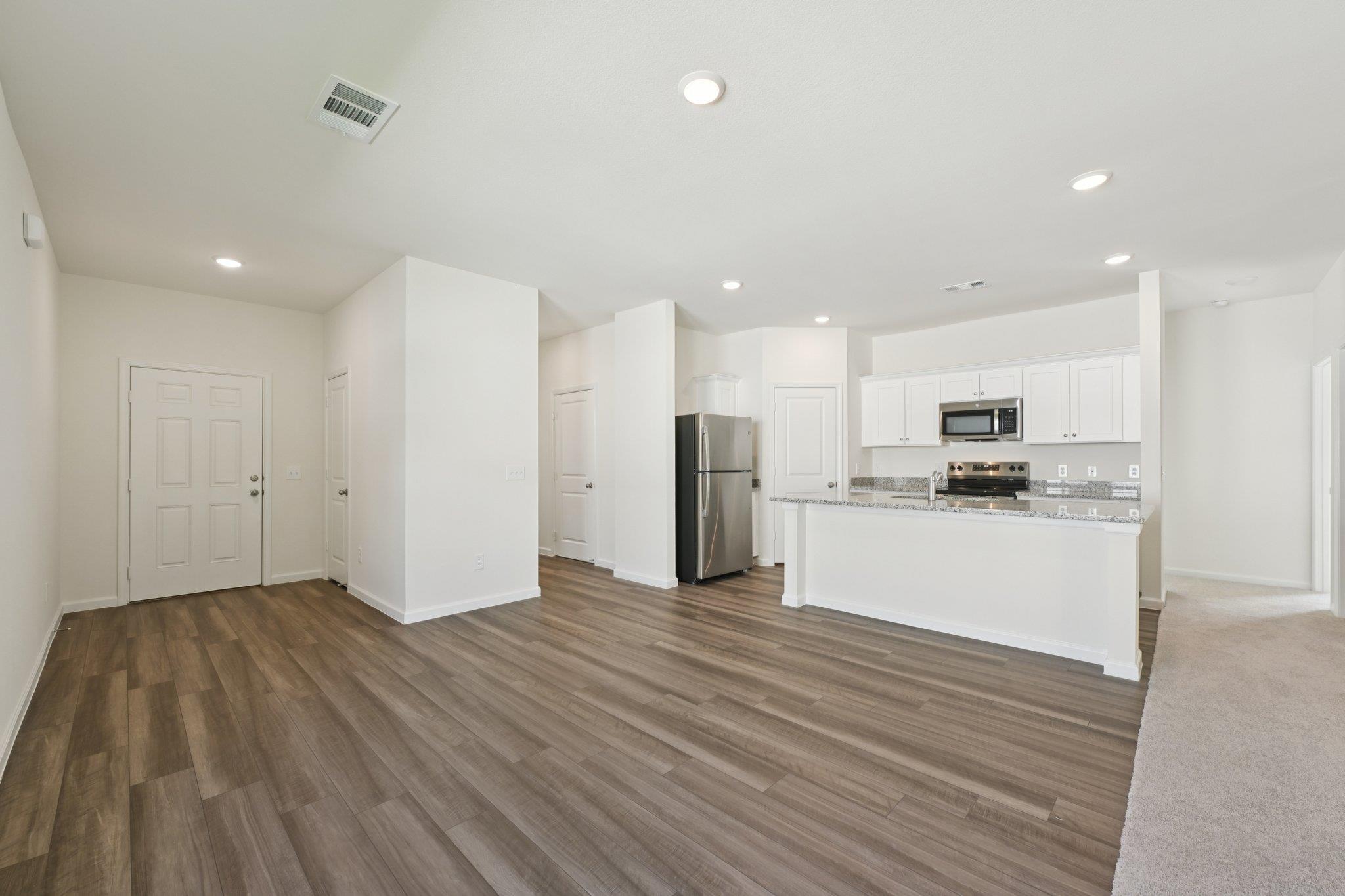 204 Sunlight Lake BLVD — photo 5