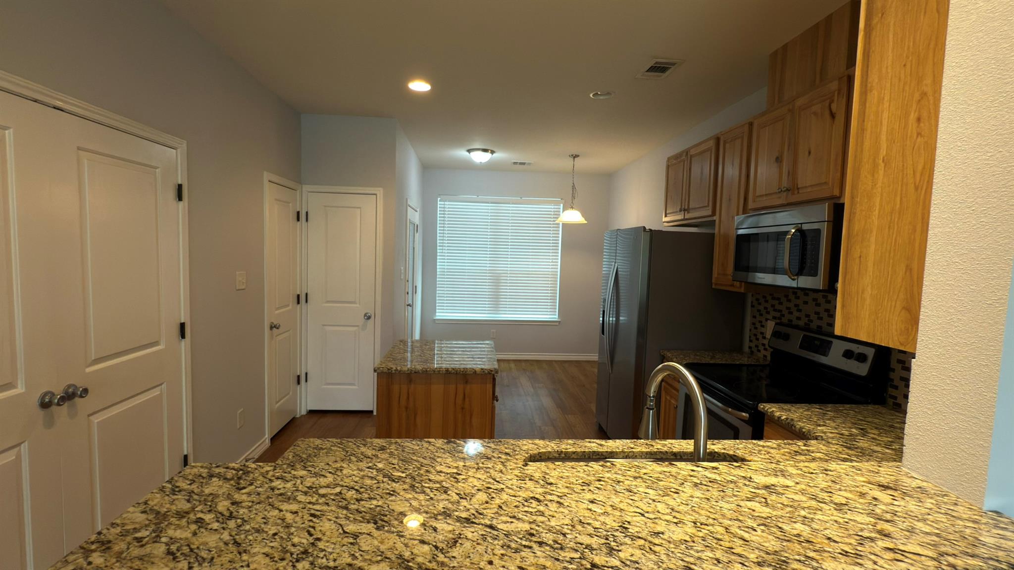 400 West ST #B — photo 4