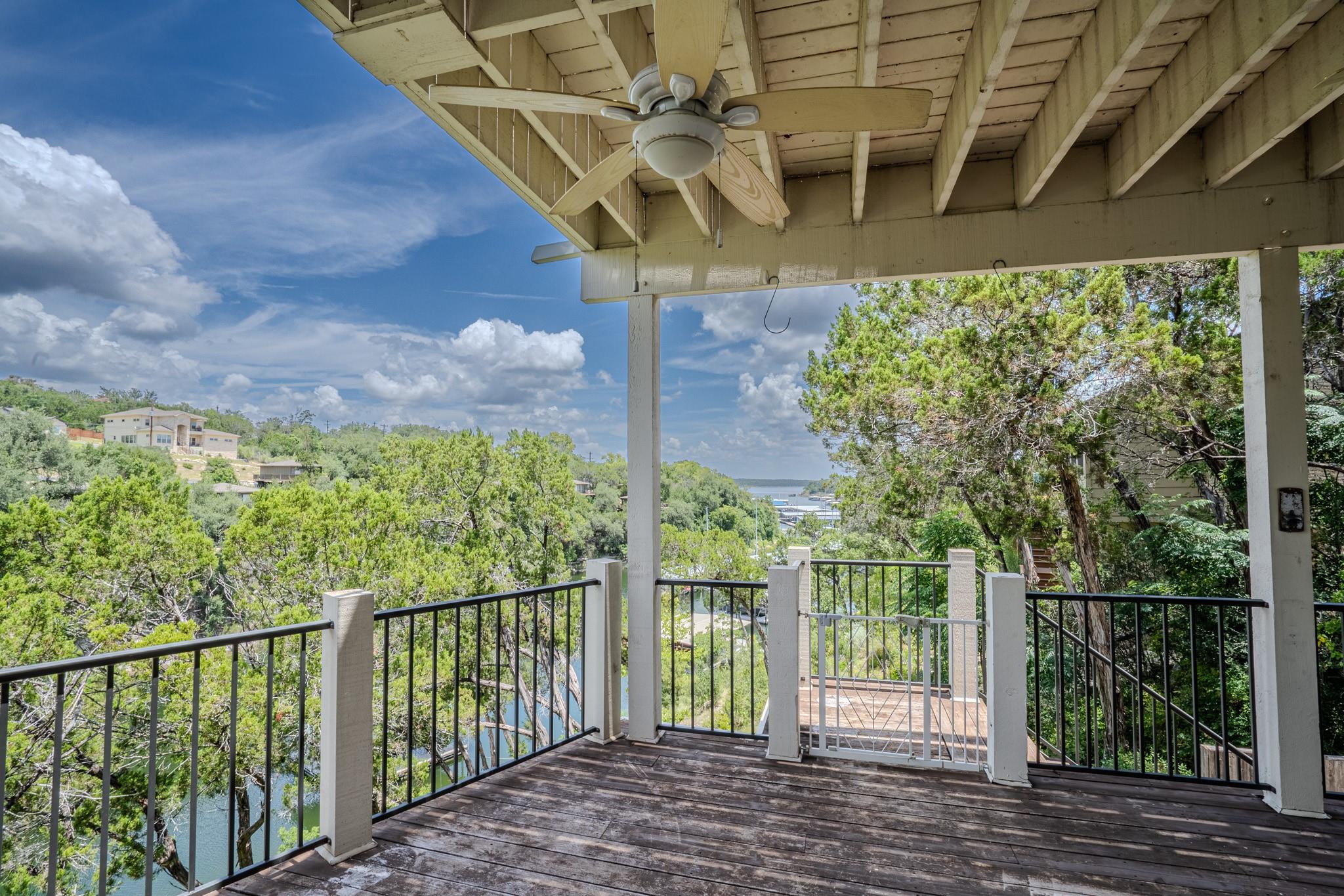 718 Bermuda ST — photo 3