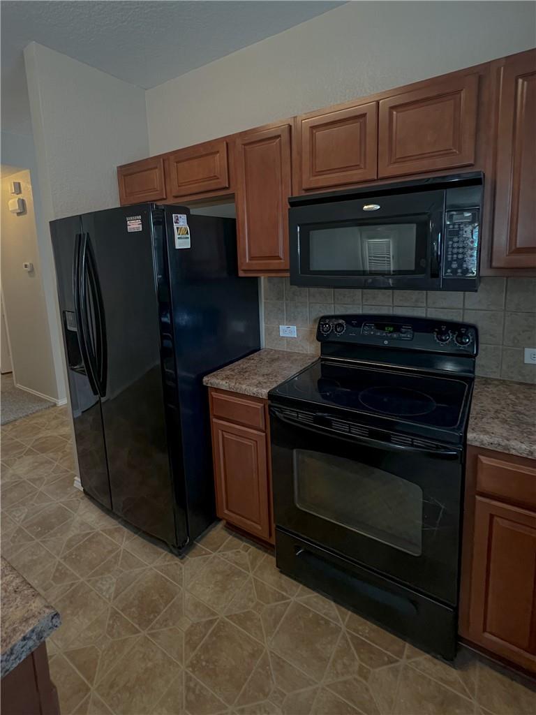 325 Altamont ST — photo 3