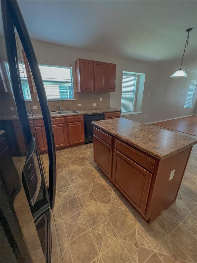 325 Altamont ST — photo 4