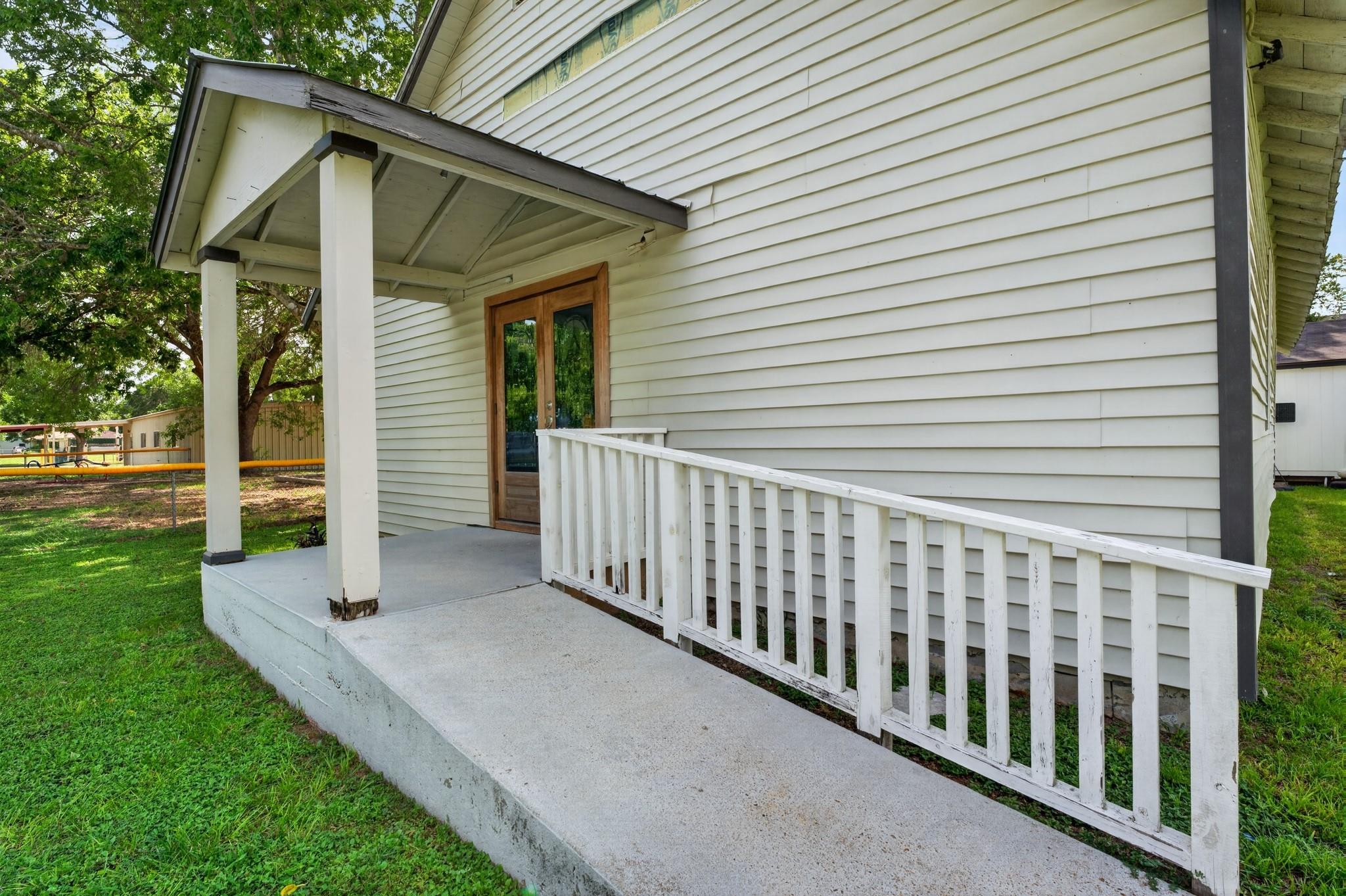 407 Wilkes ST — photo 4