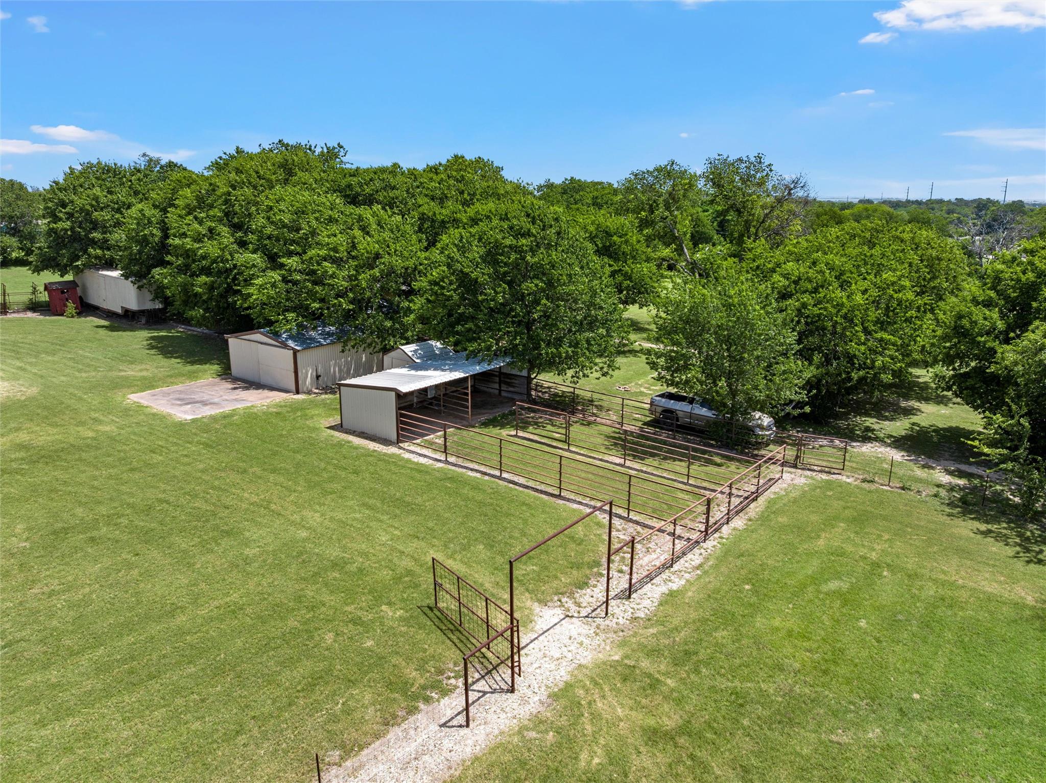 204 Christopher DR — photo 4