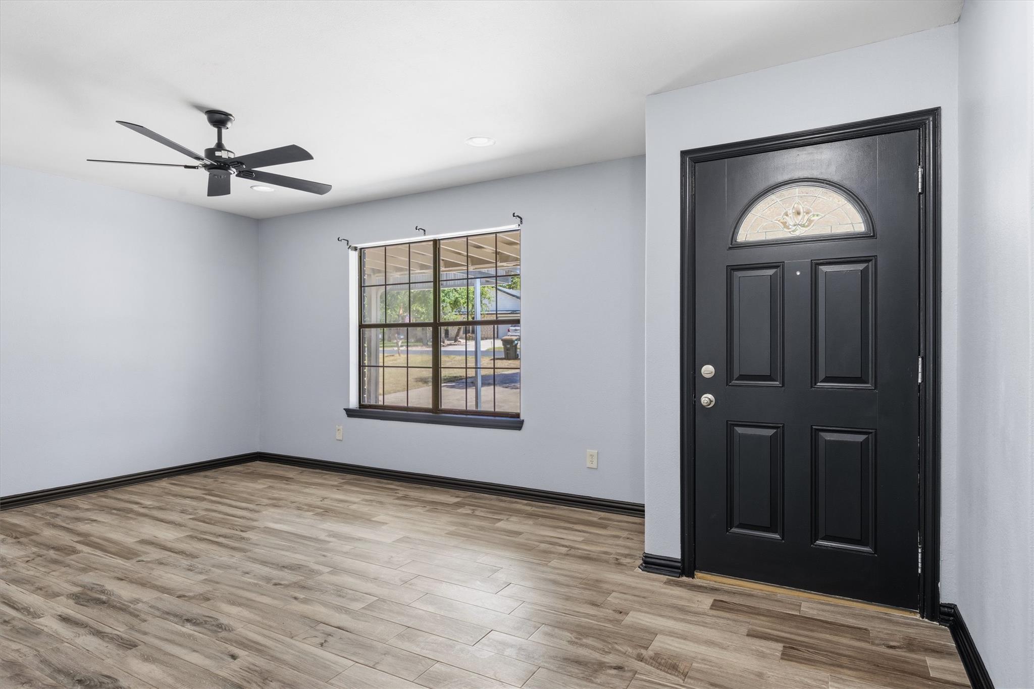 1011 Serenada DR — photo 5