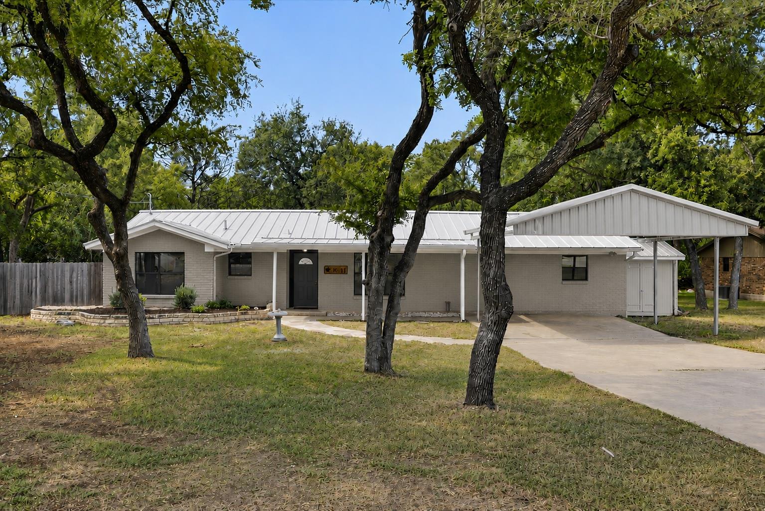 1011 Serenada DR — photo 3