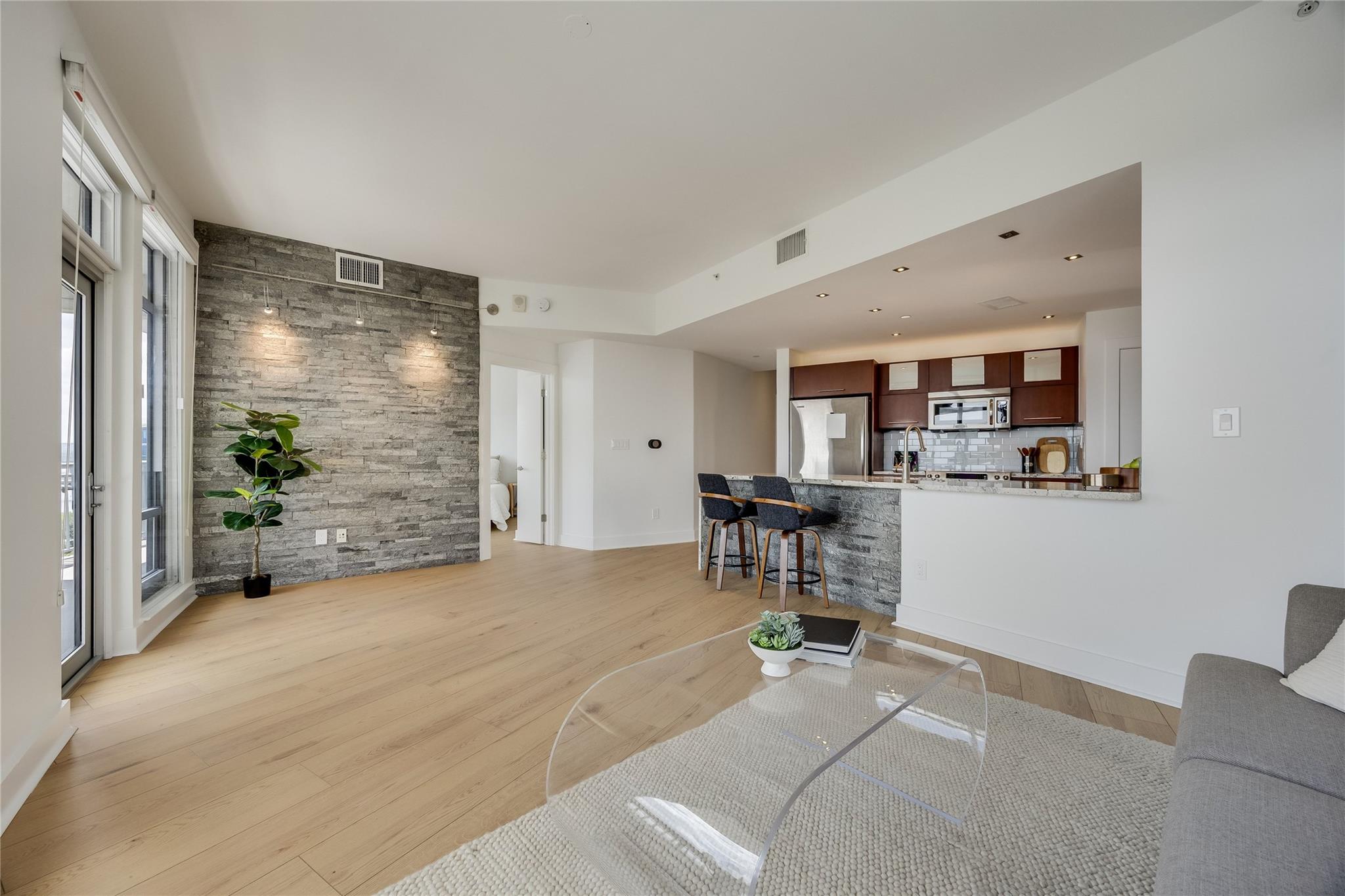 603 Davis ST #811 — photo 4