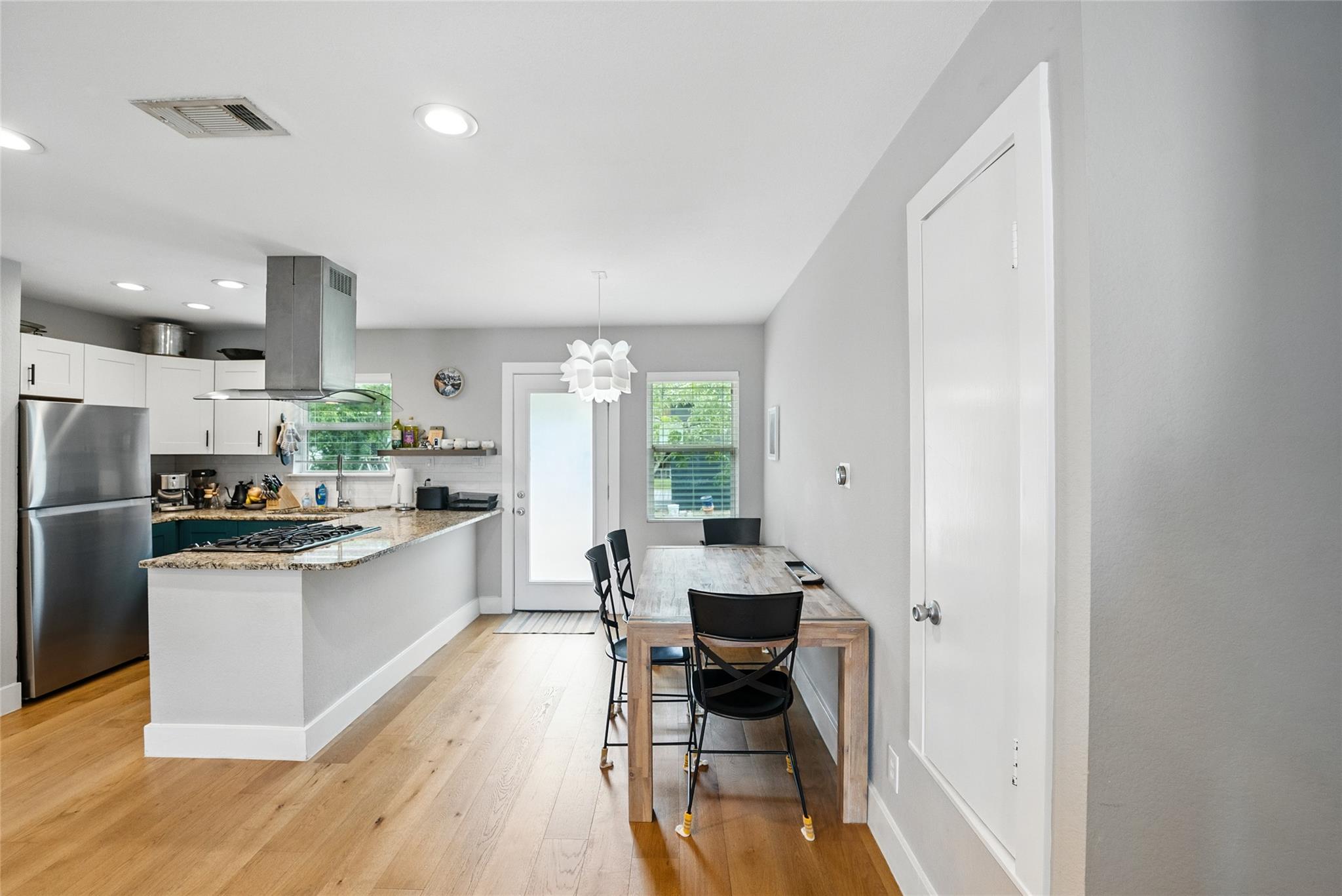 6501 Hickman Ave — photo 3