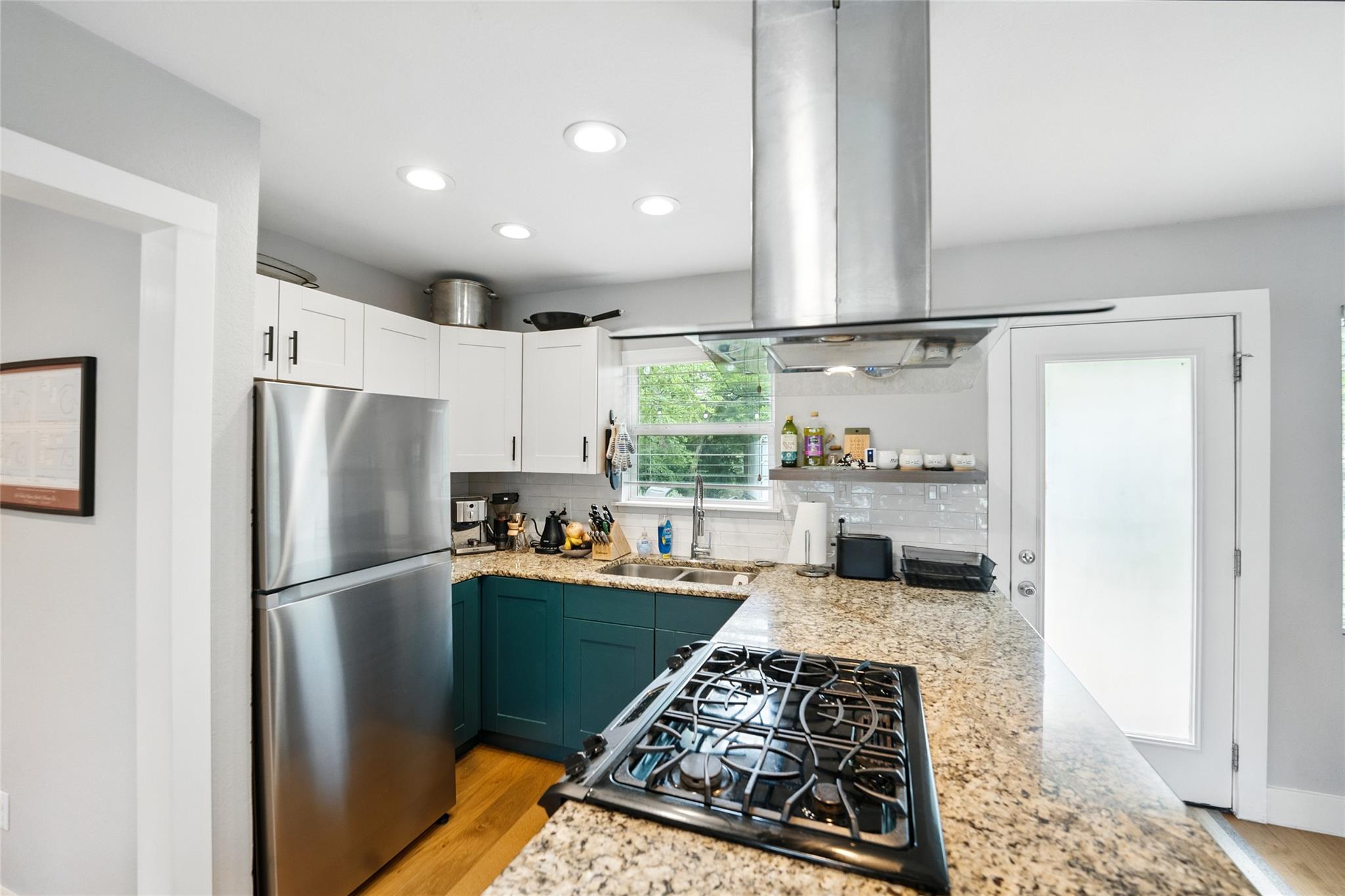 6501 Hickman Ave — photo 4