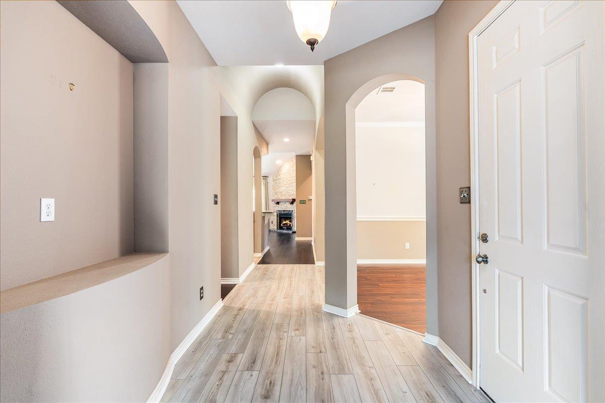 2507 Powderham LN — photo 3