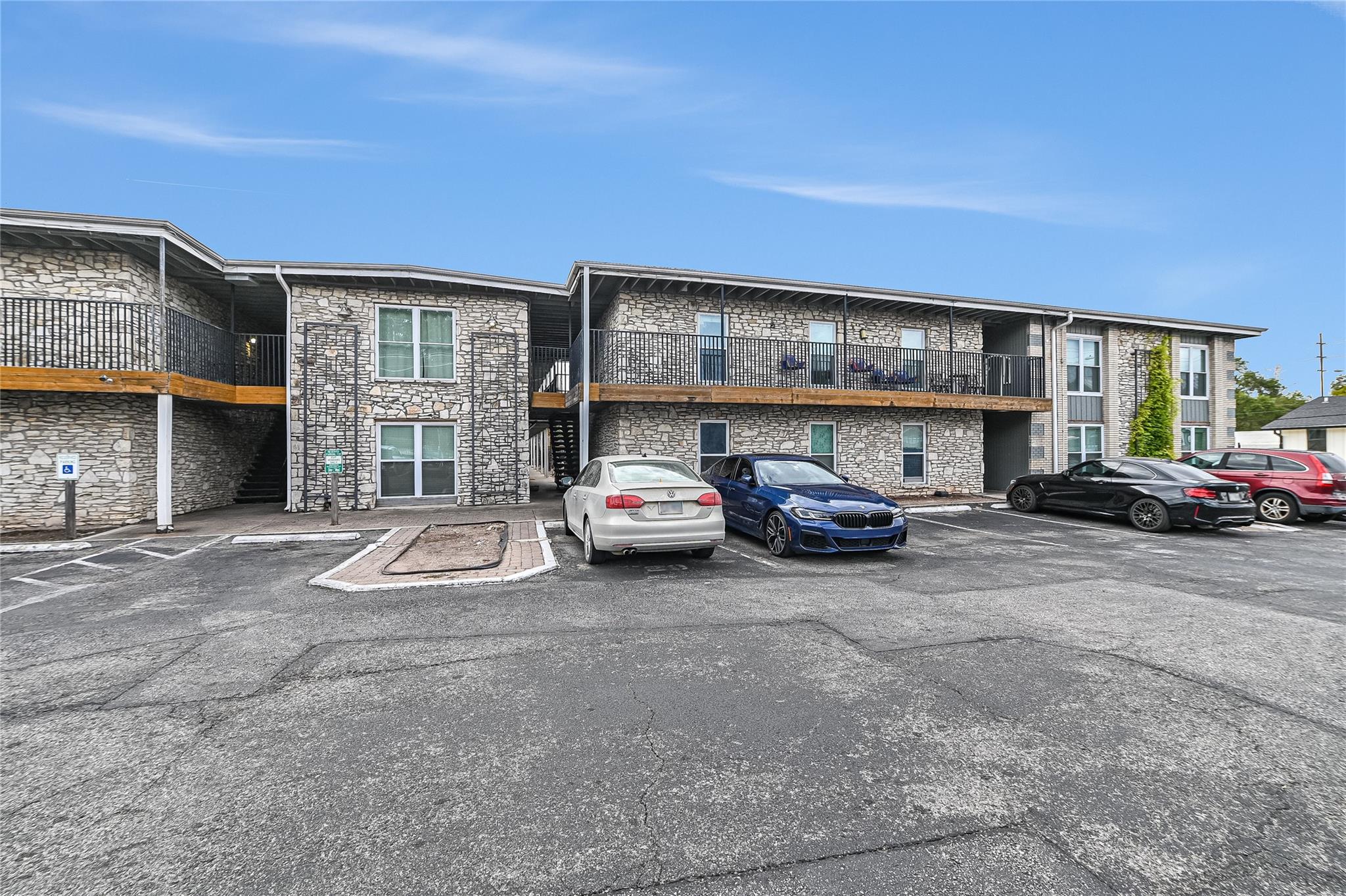 2401 Manor RD #131 — photo 4