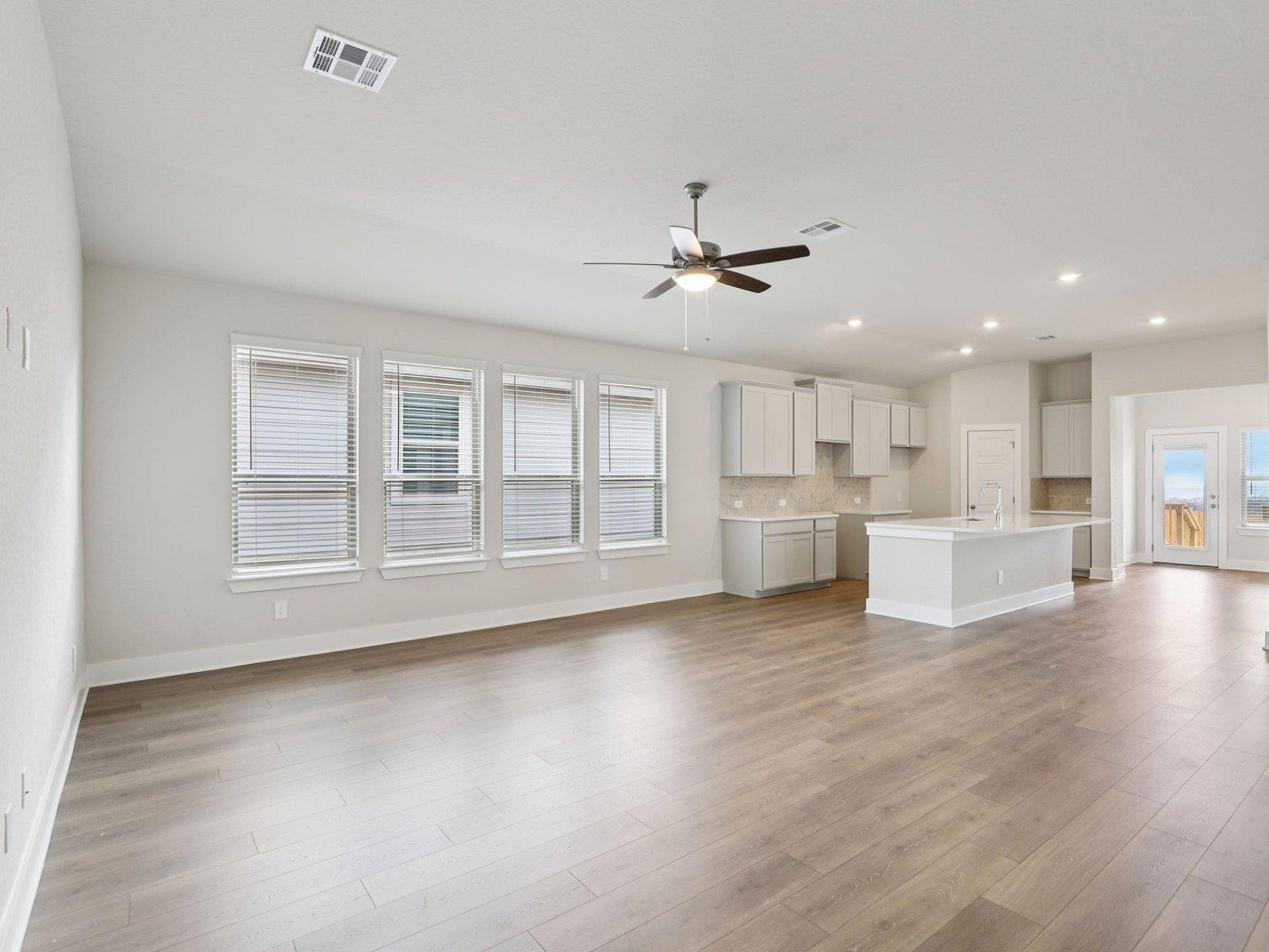 1556 Zion DR — photo 4