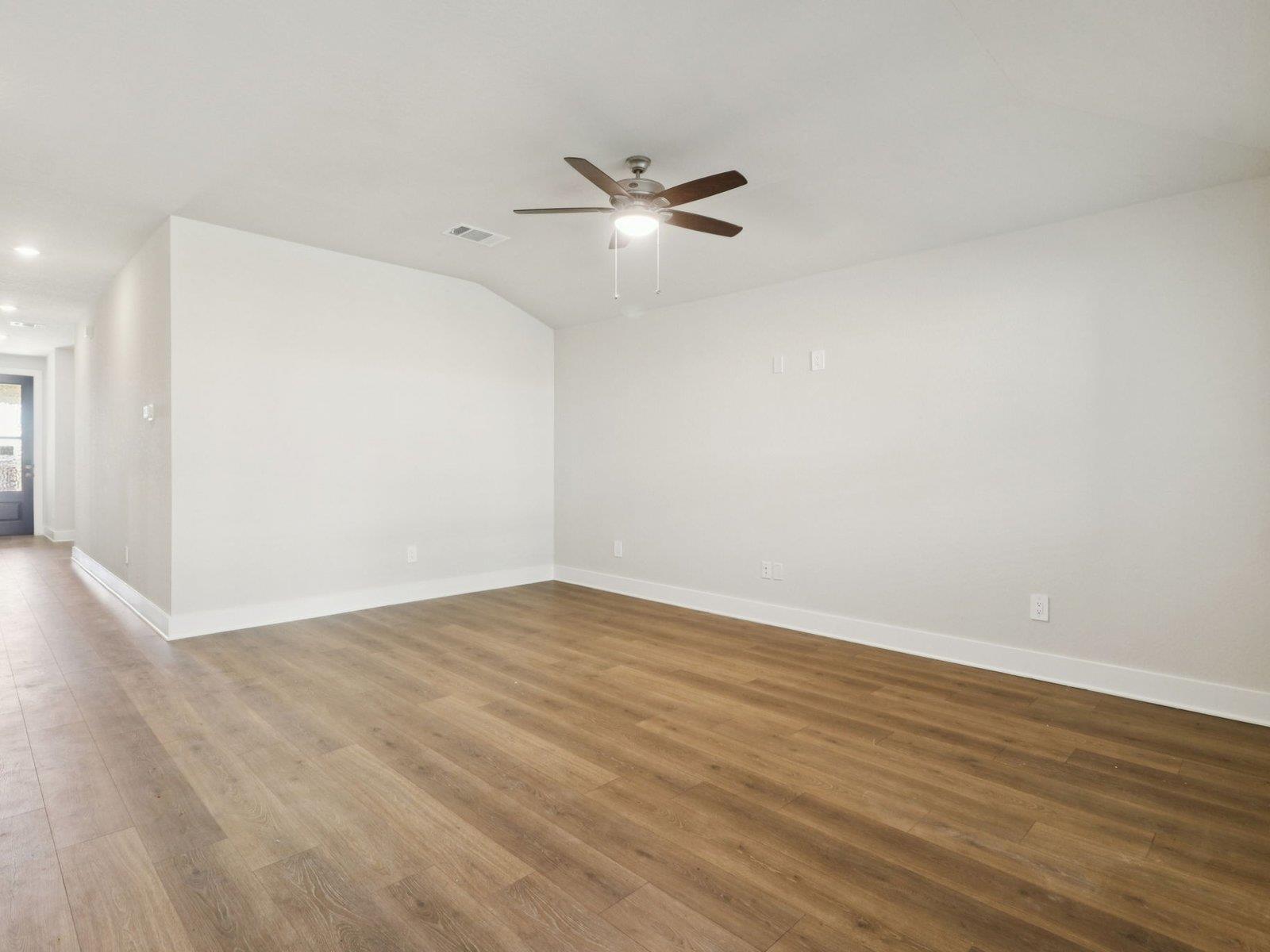 1544 Zion DR — photo 3