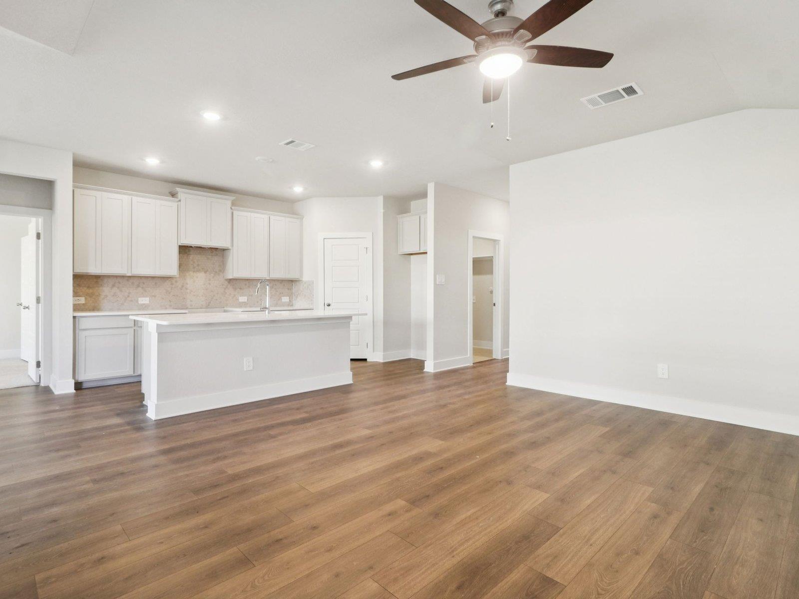 1544 Zion DR — photo 4