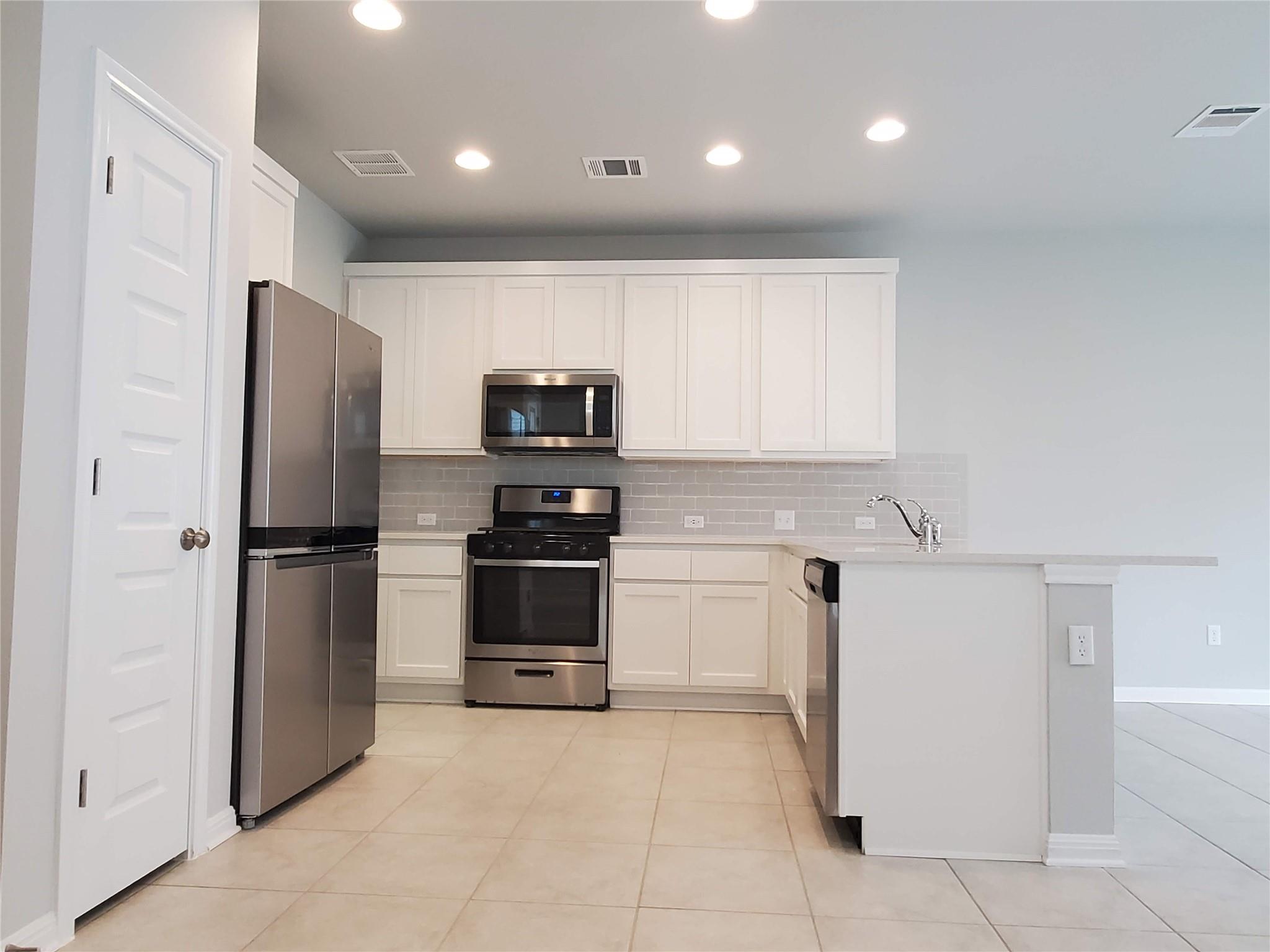 1717 Fountain Bridge DR — photo 5