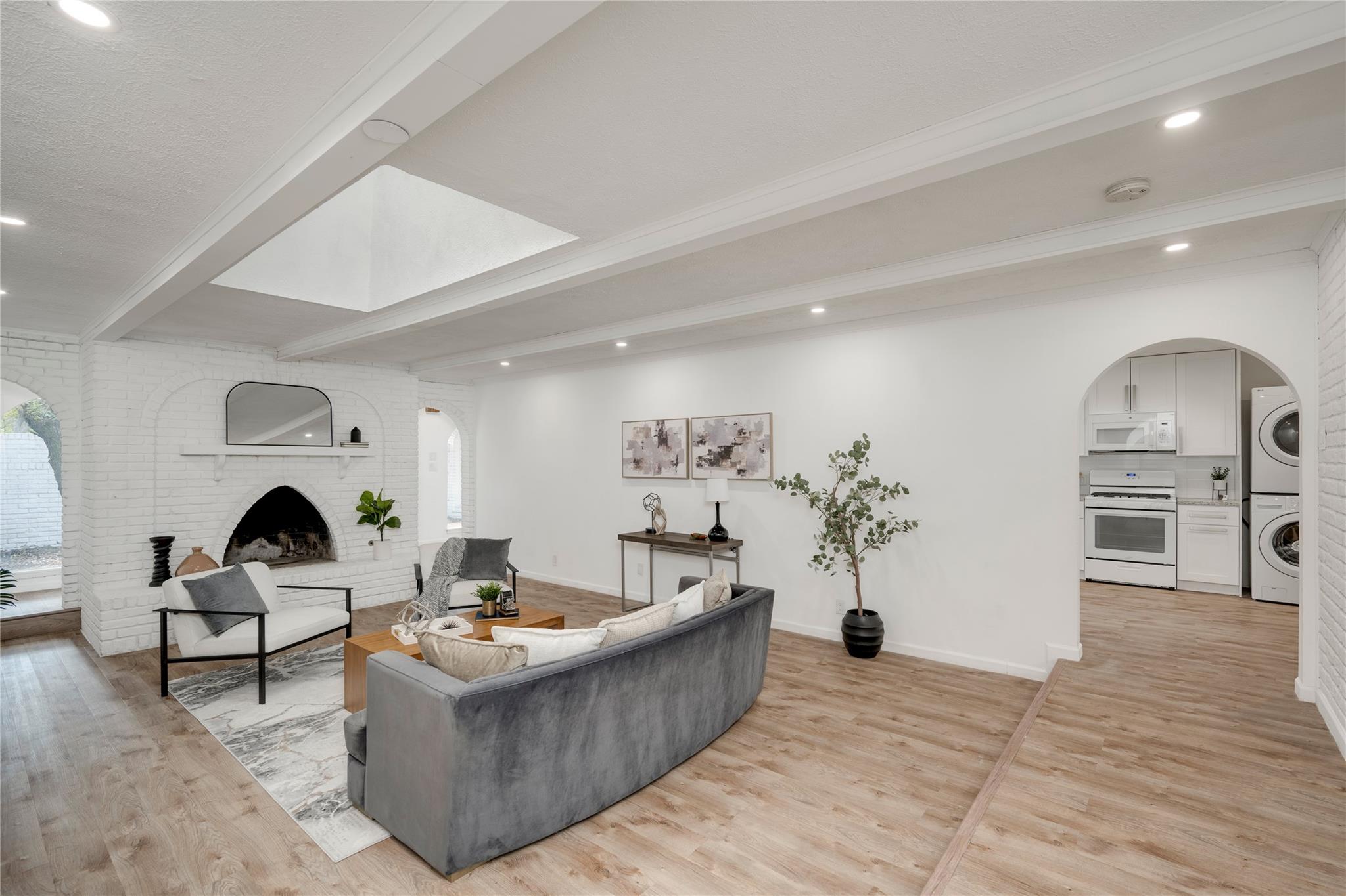 4202 Hills DR — photo 4