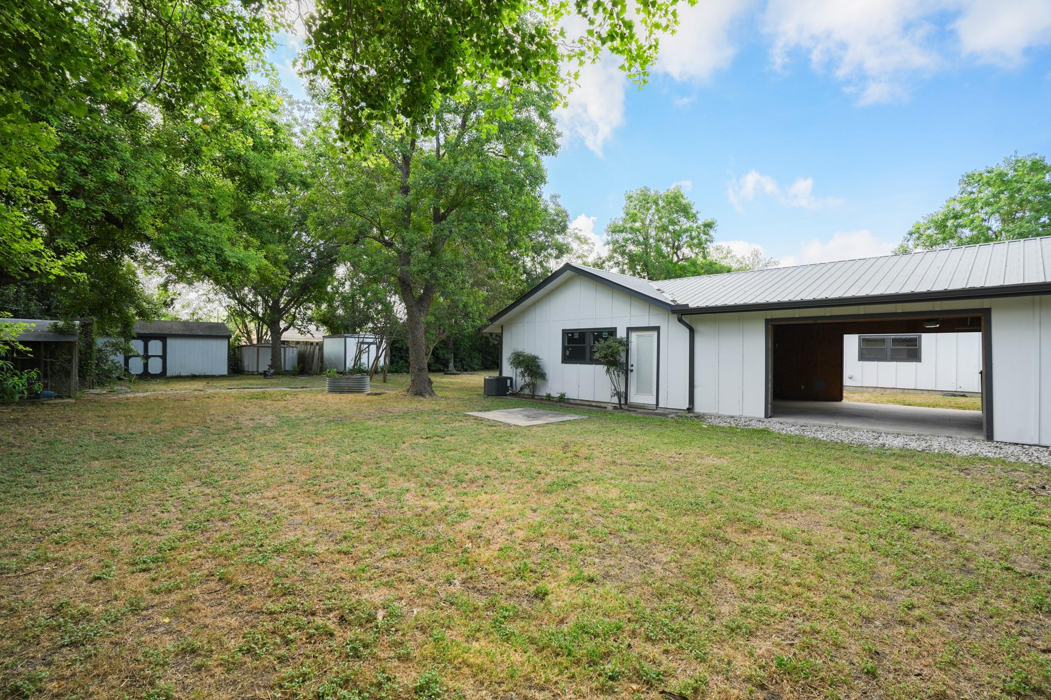 413 Sun Bonnet DR — photo 3
