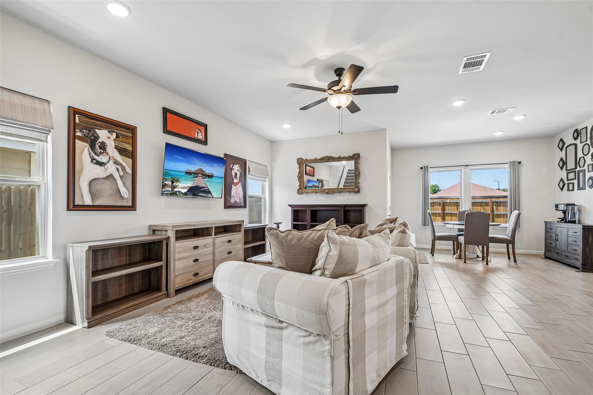 129 Trailstone DR — photo 3