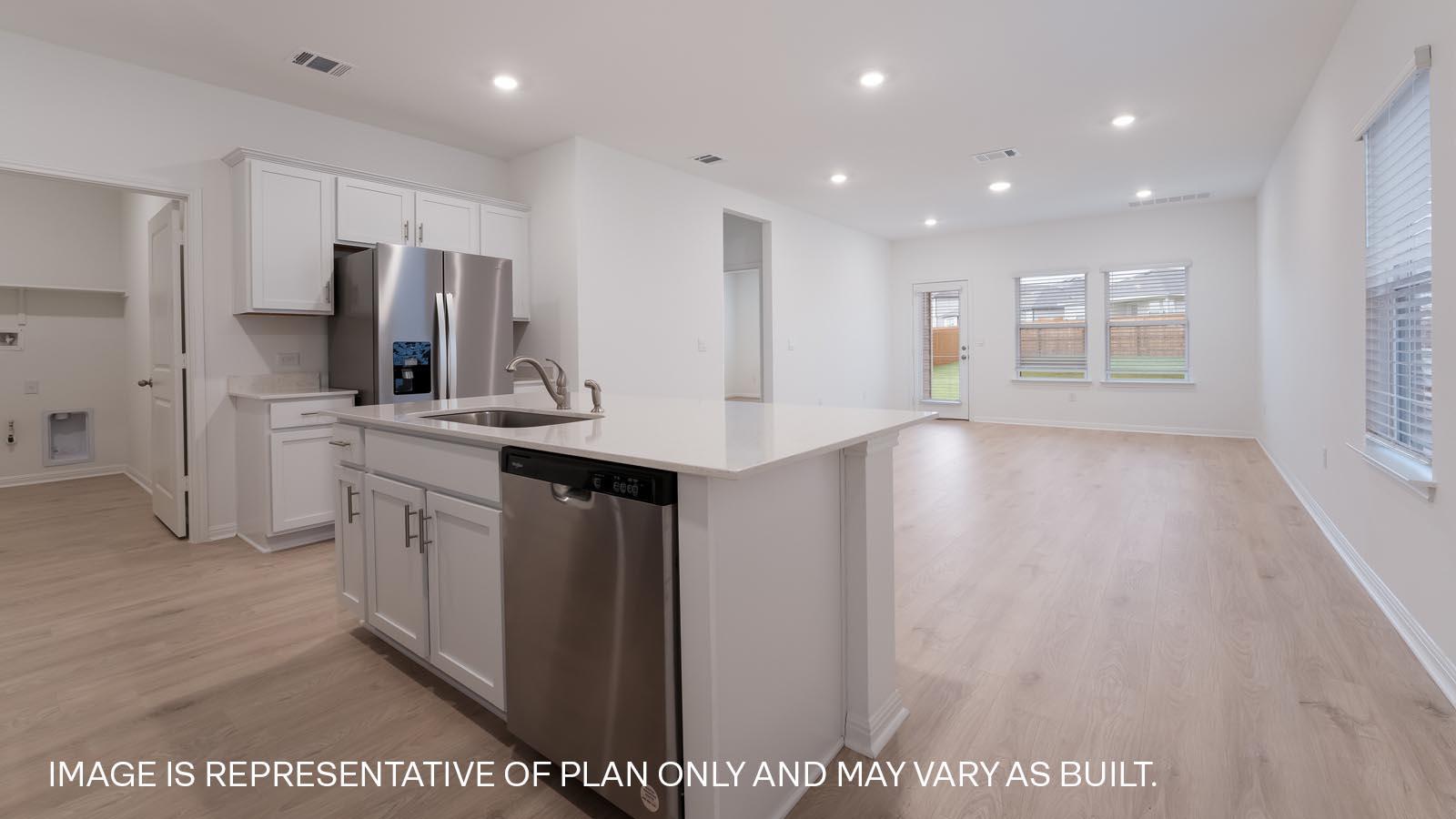 560 Glimer LN — photo 3