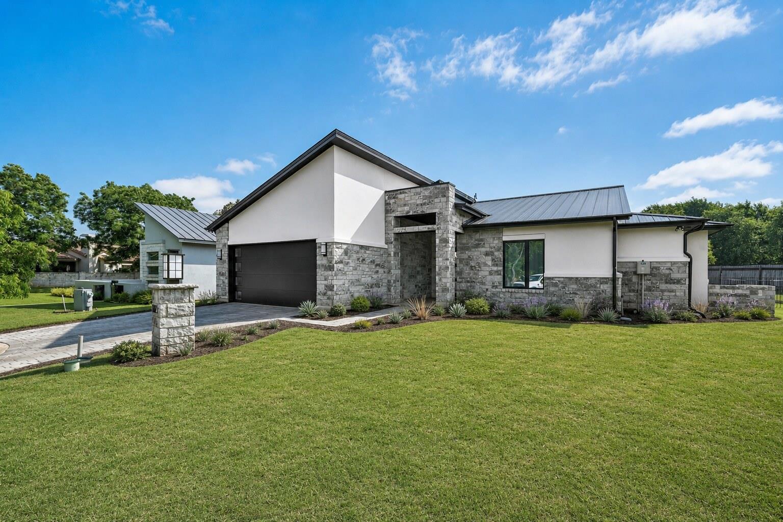 102 Menard CT