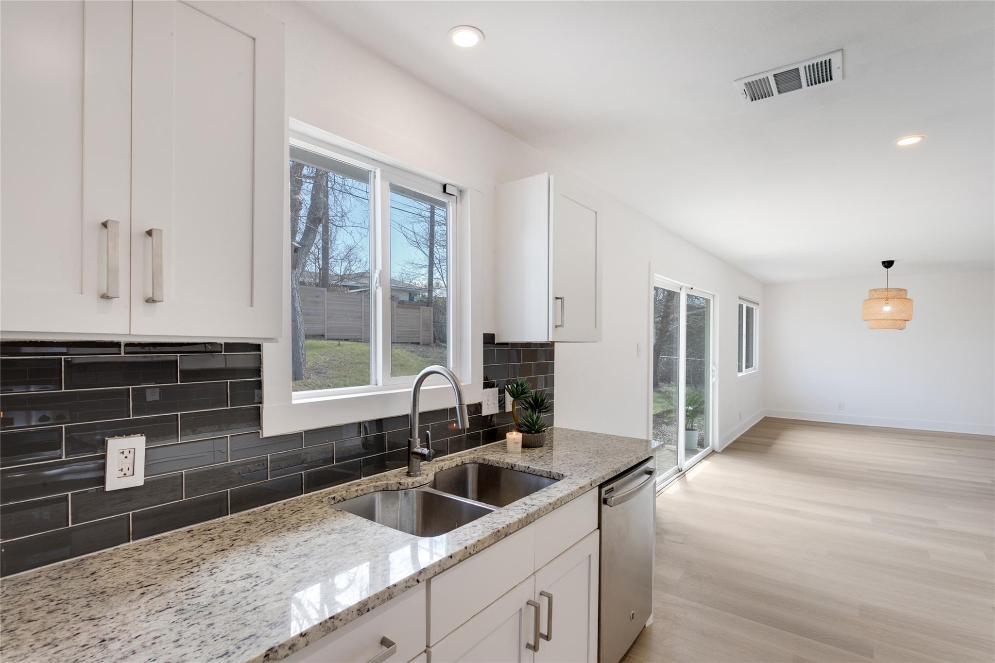 4715 Carsonhill DR — photo 5