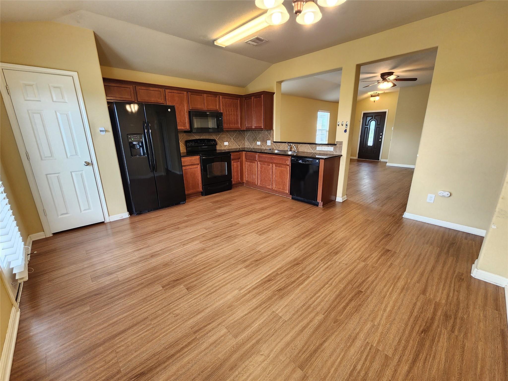 107 Lavaca LOOP — photo 5